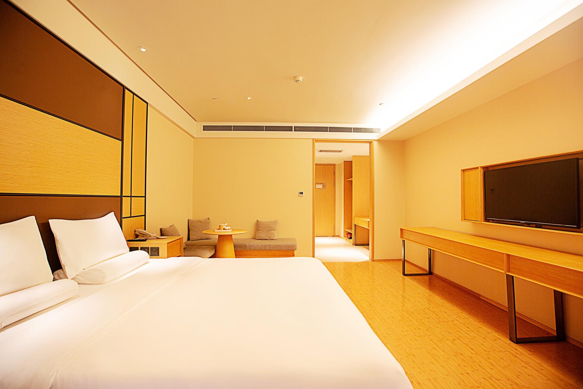 Superior Queen Room with View