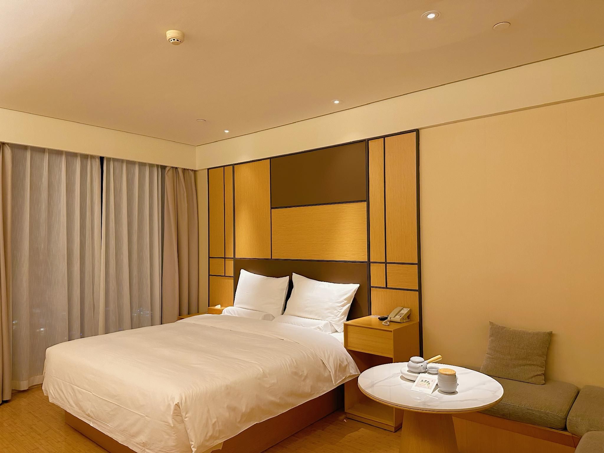 Superior Queen Room with View