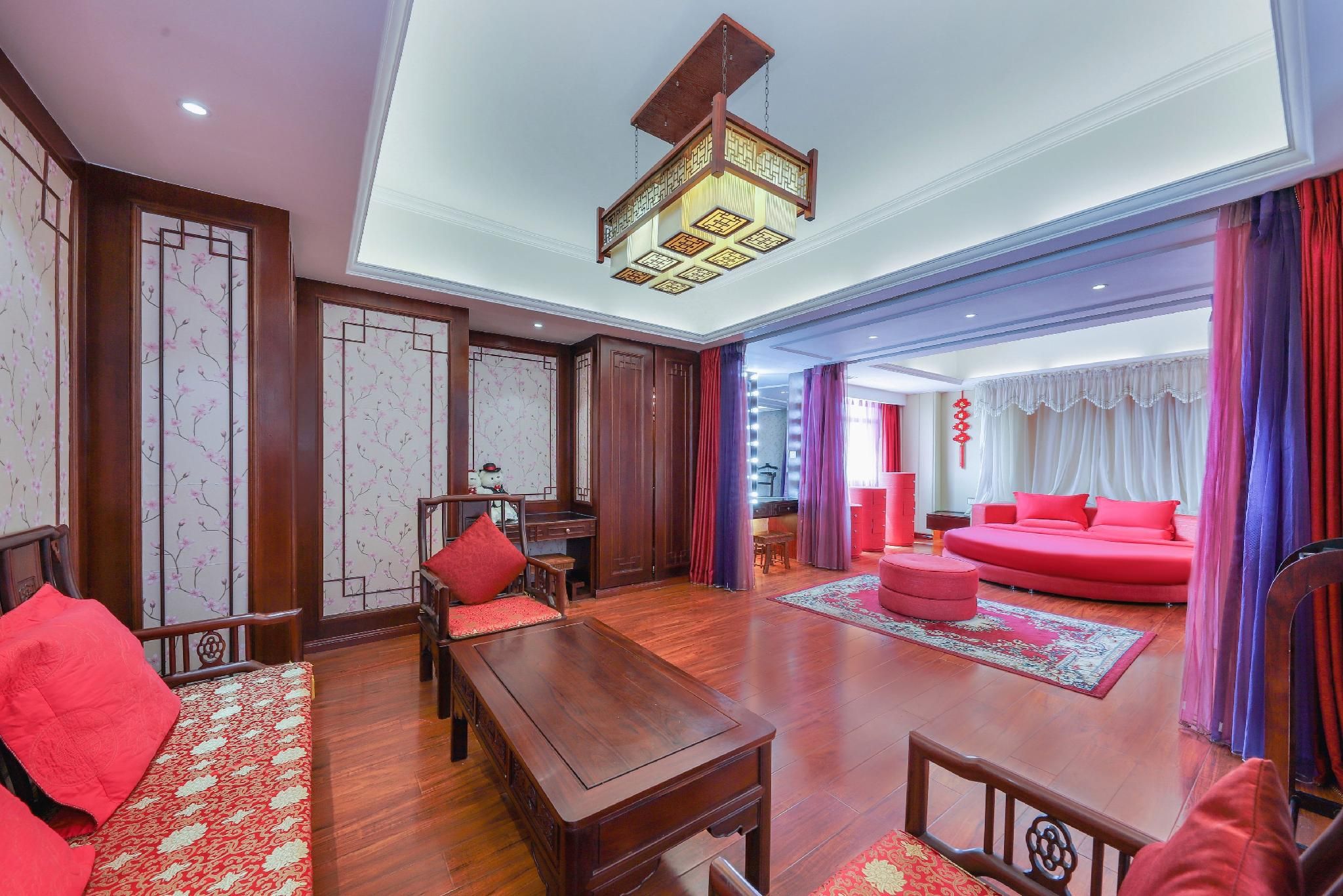 Honeymoon Suite