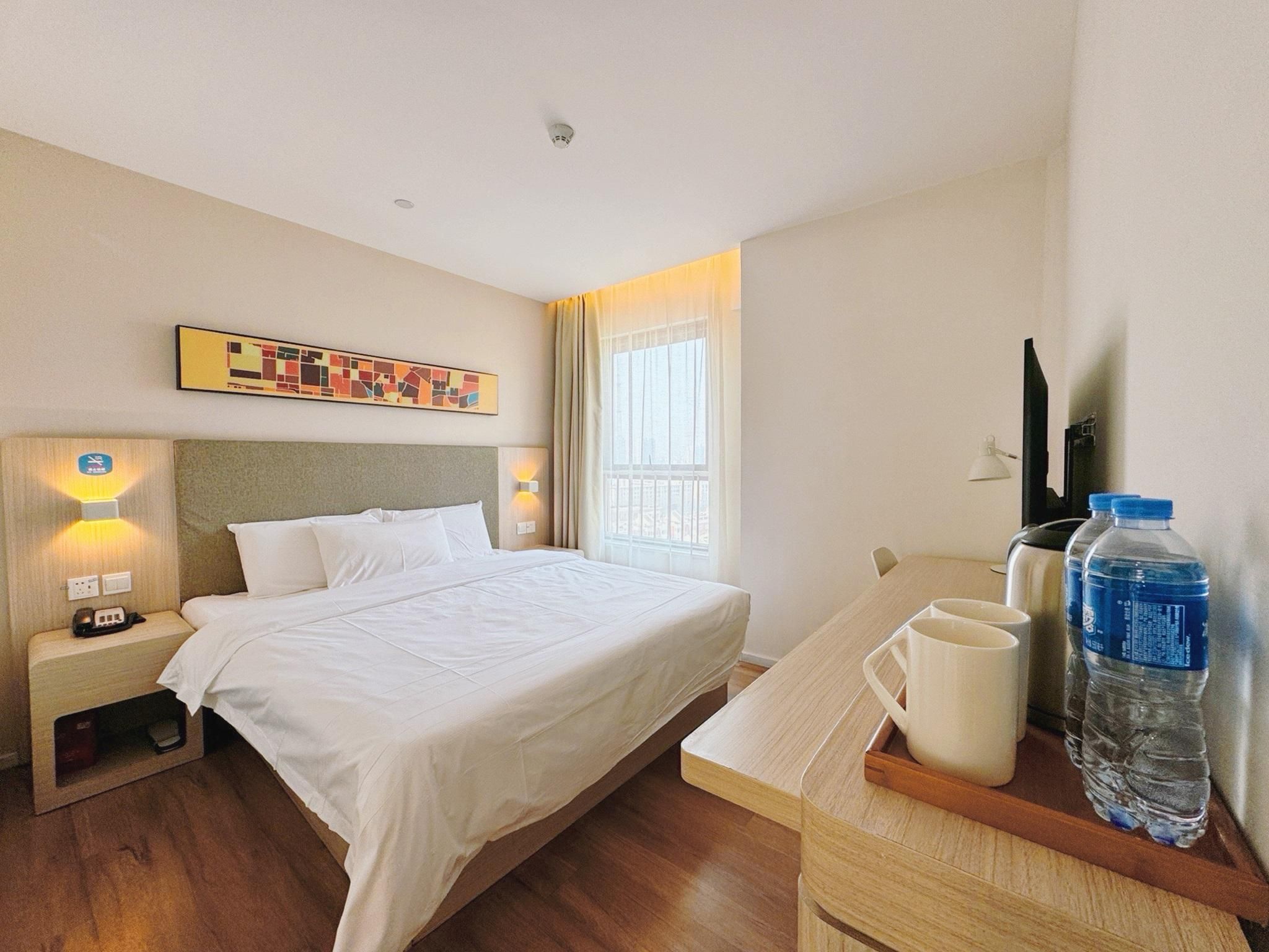Queen Superior Room