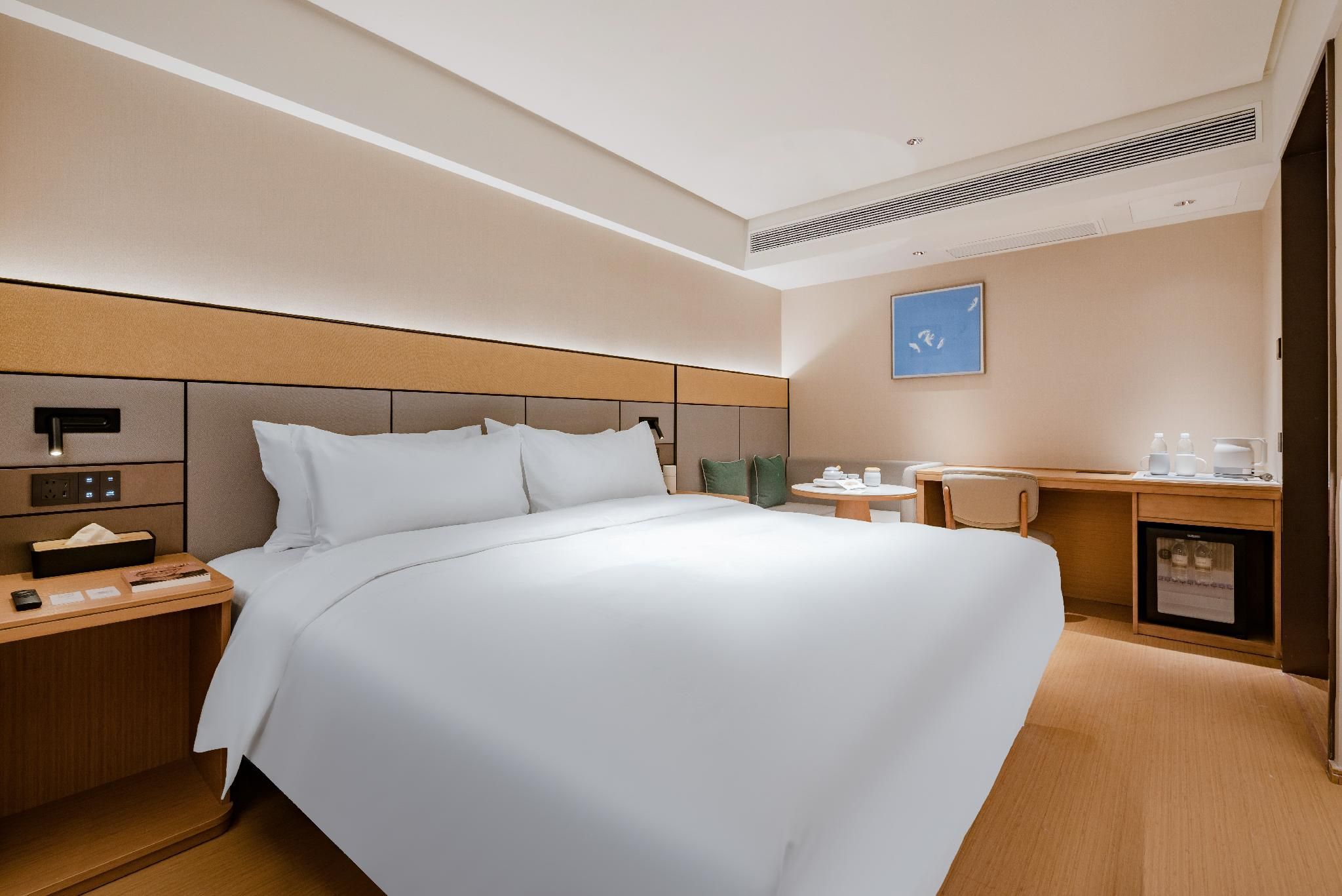 Huazhu - Room With Bed