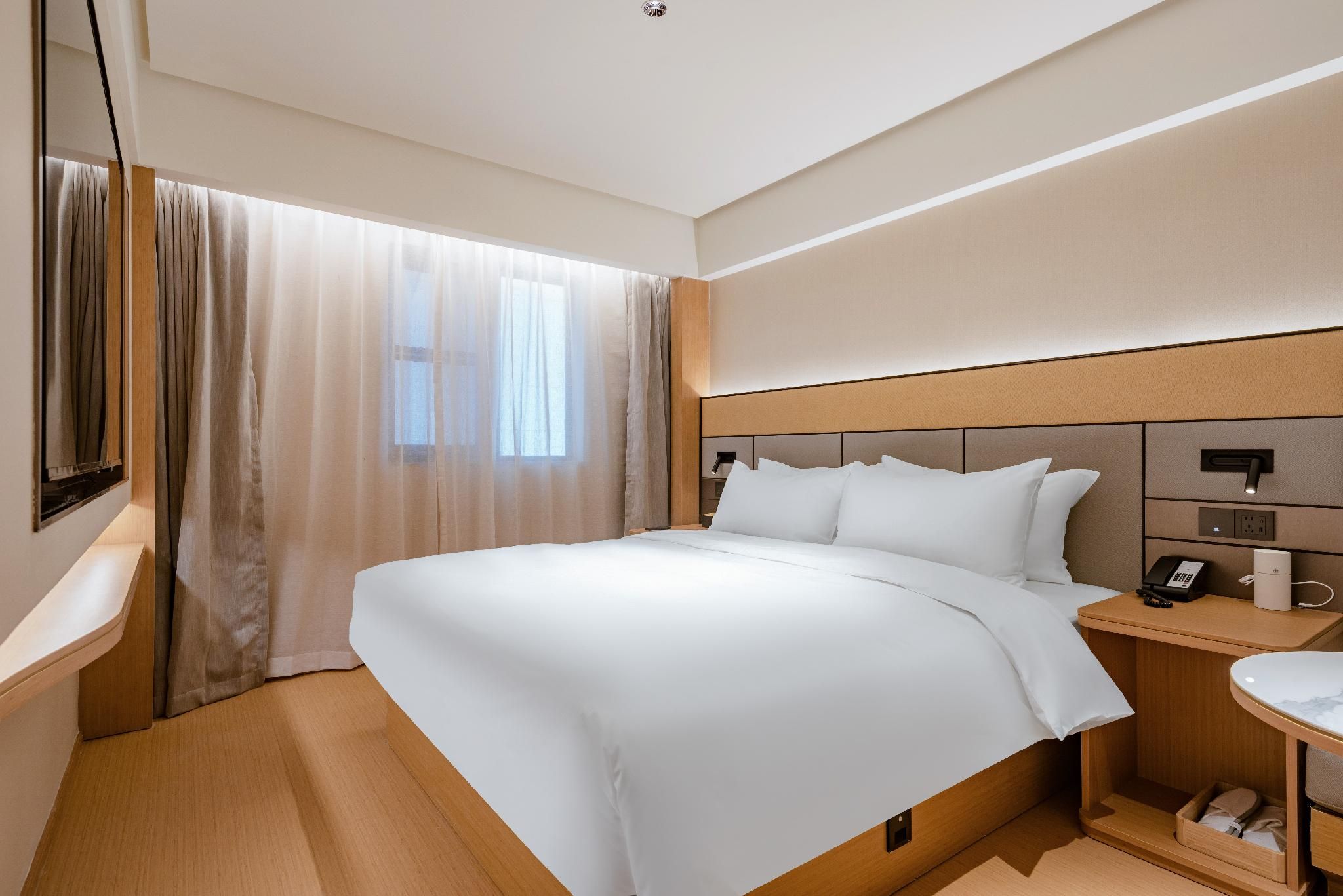 Huazhu - Room With Bed
