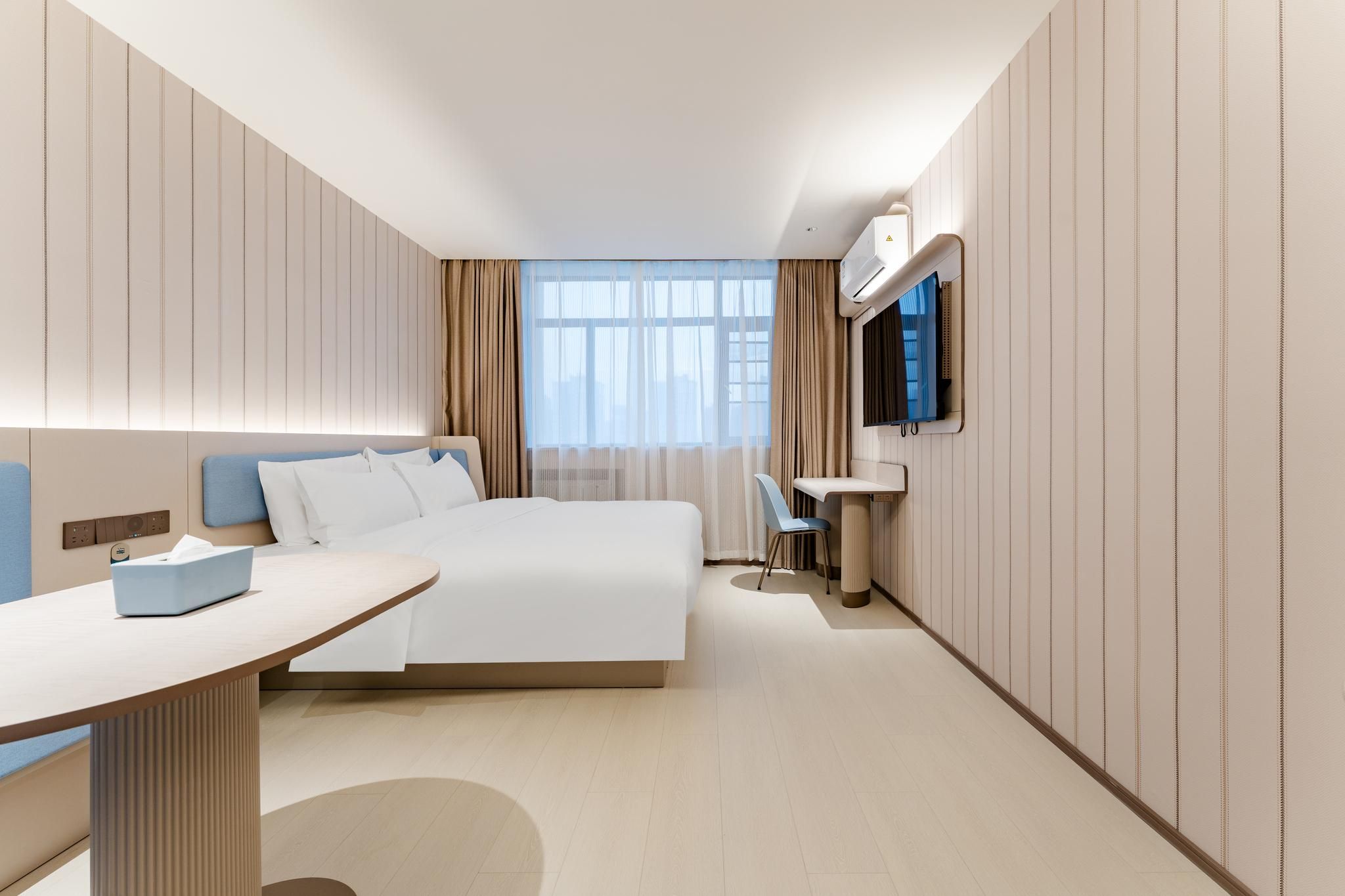 Huazhu - Deluxe Bed Room
