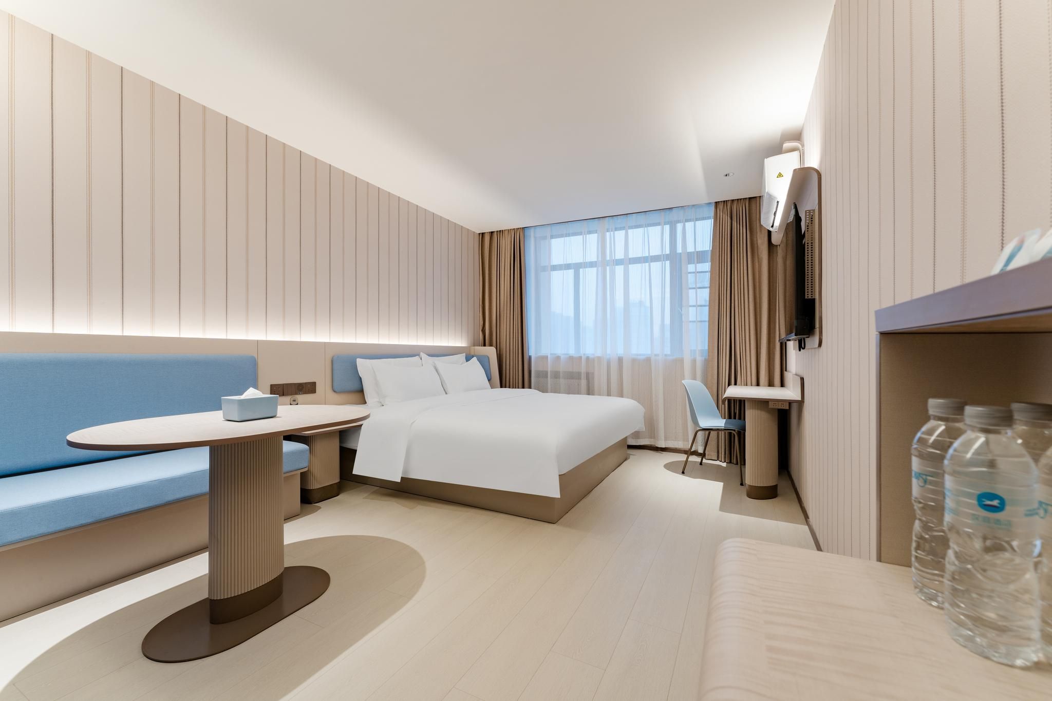 Huazhu - Deluxe Bed Room