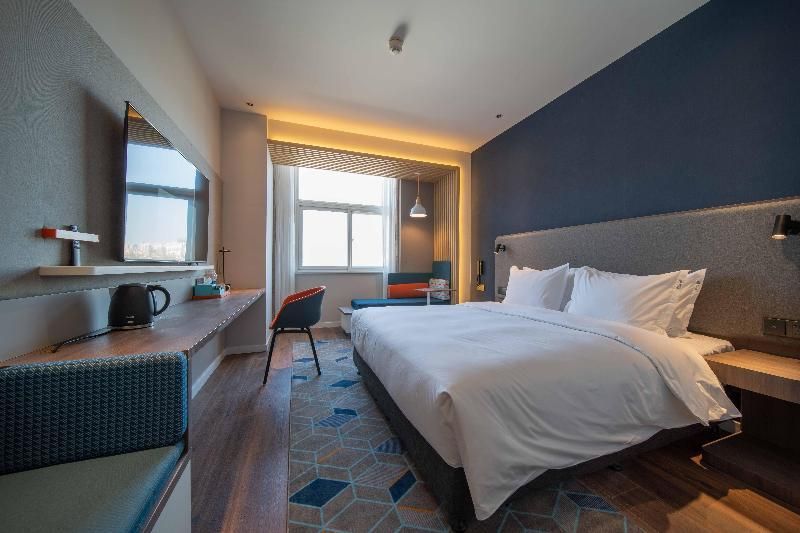 1 King Standard Up to 3 Guests