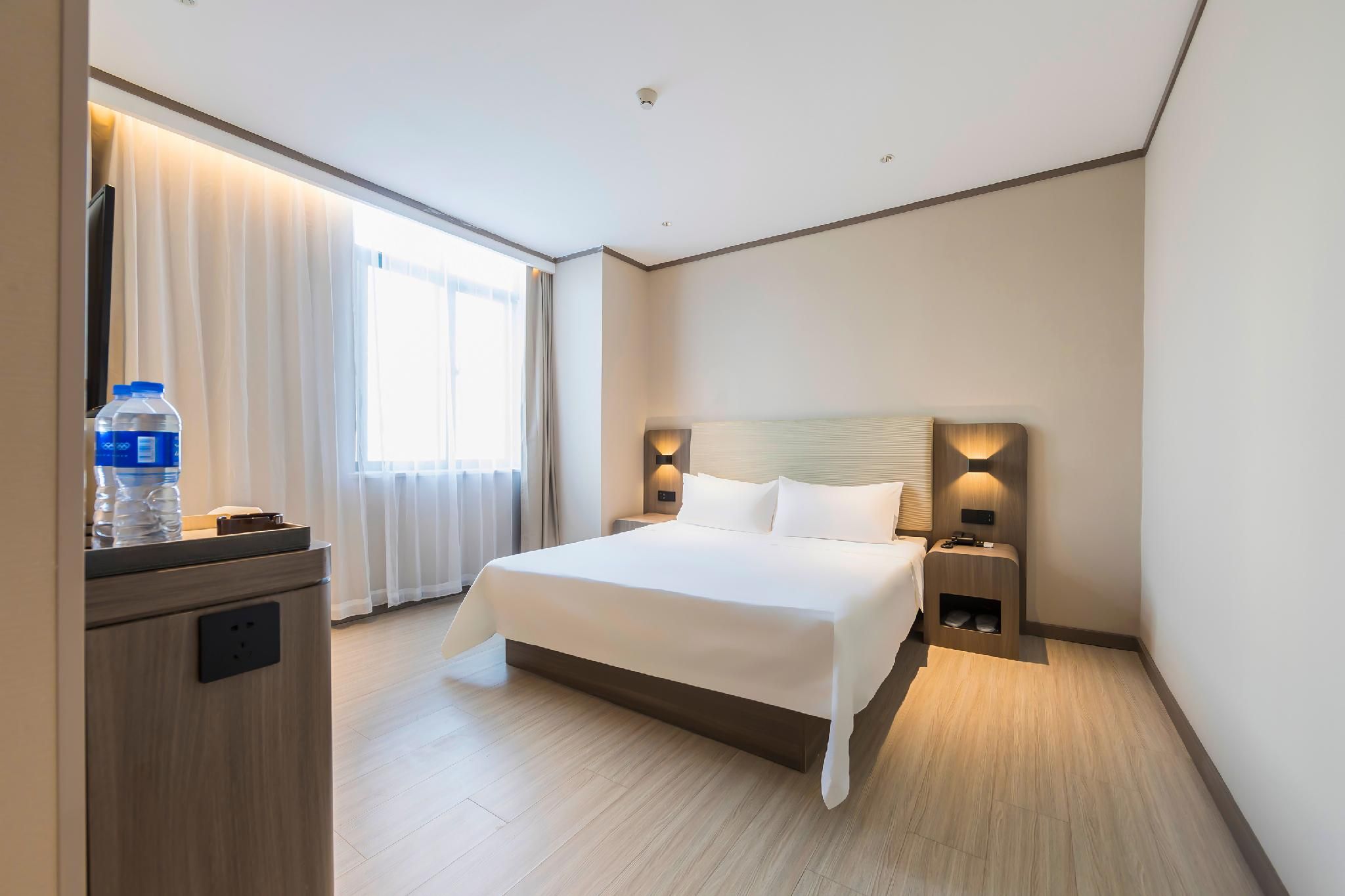 Queen Superior Room