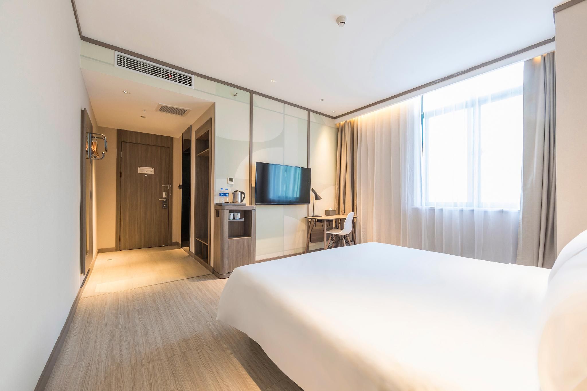 Queen Superior Room