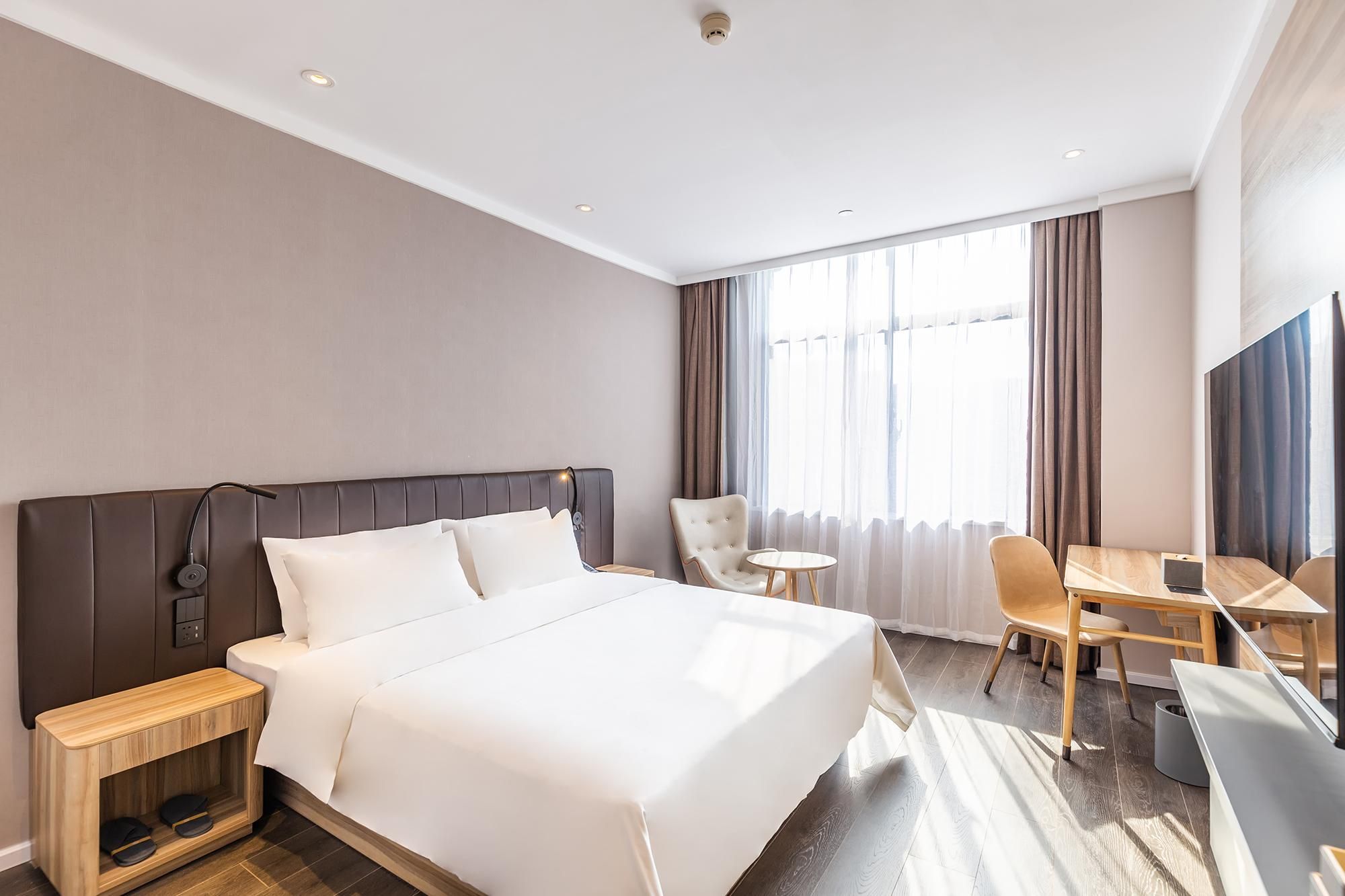 Huazhu - Deluxe Bed Room