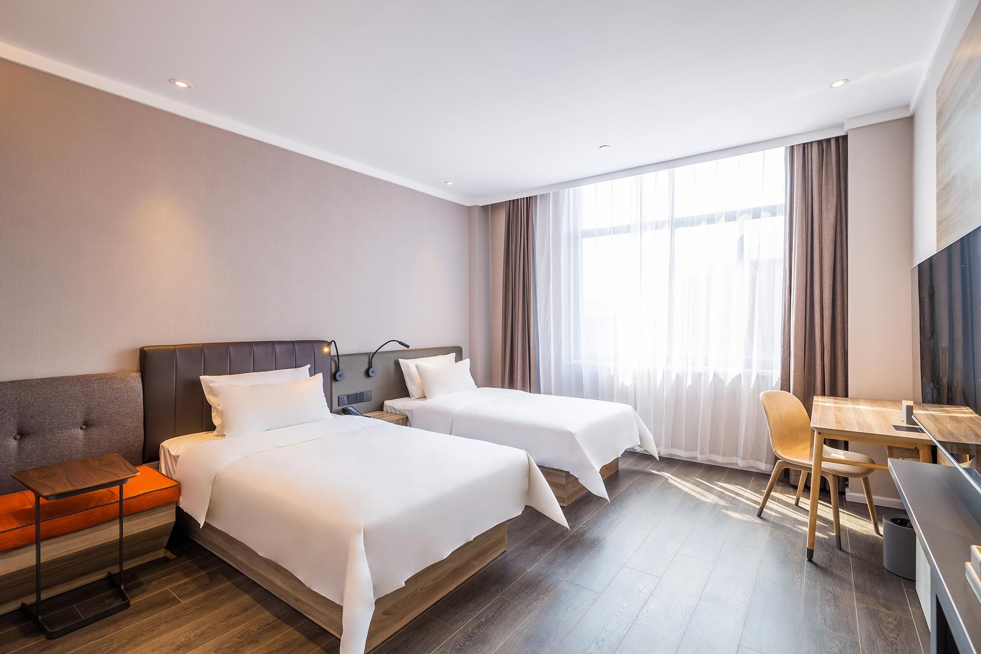 Huazhu - Deluxe Twin Room