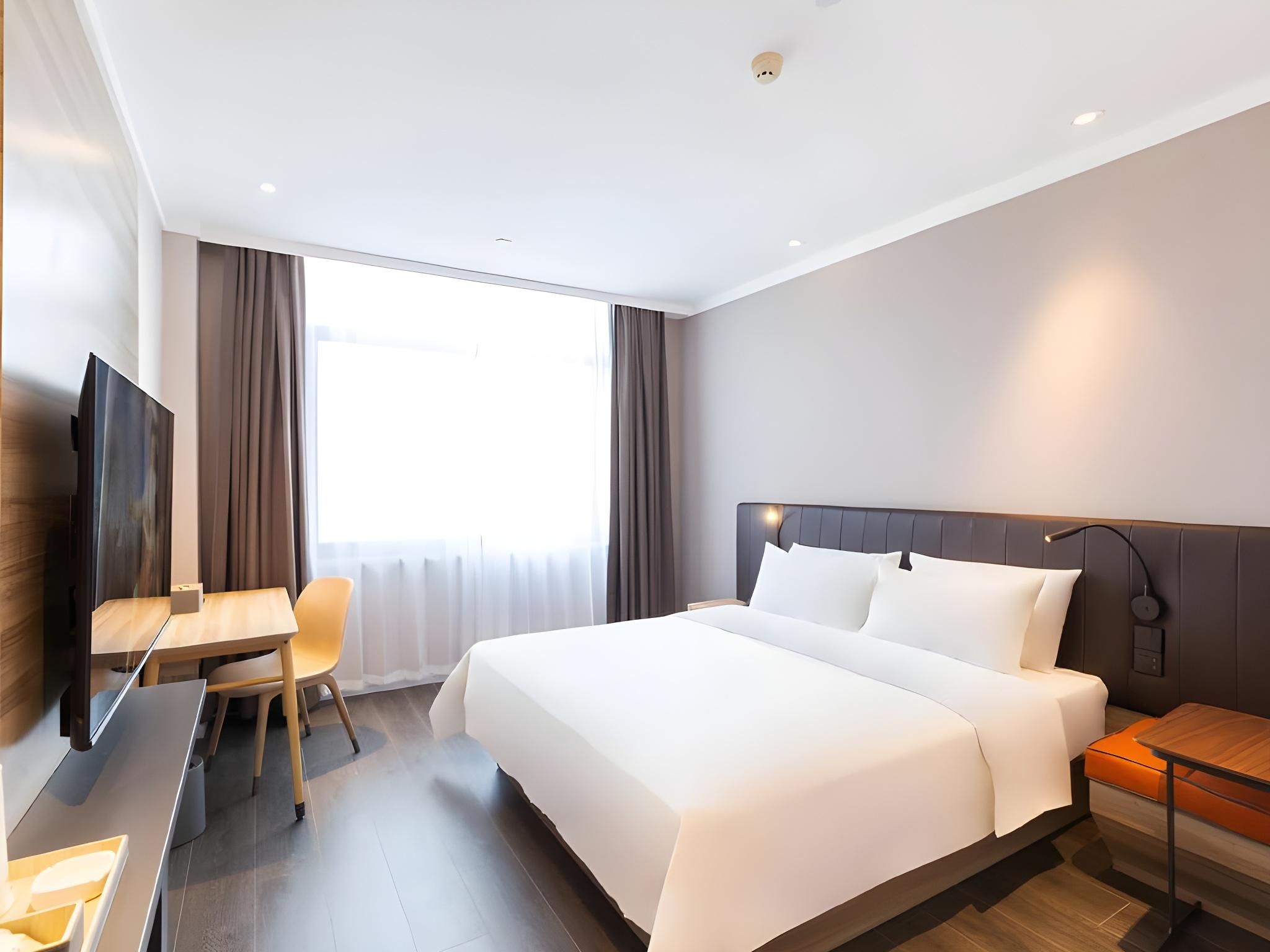Huazhu - Room With Bed
