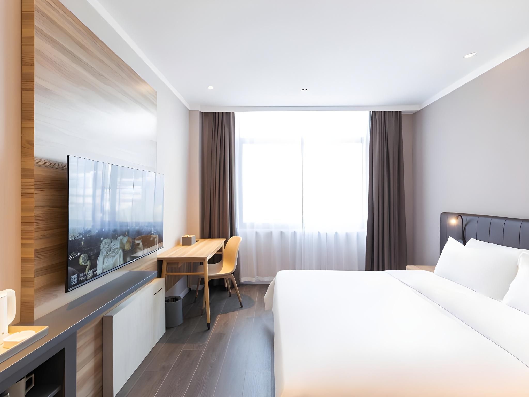 Huazhu - Room With Bed