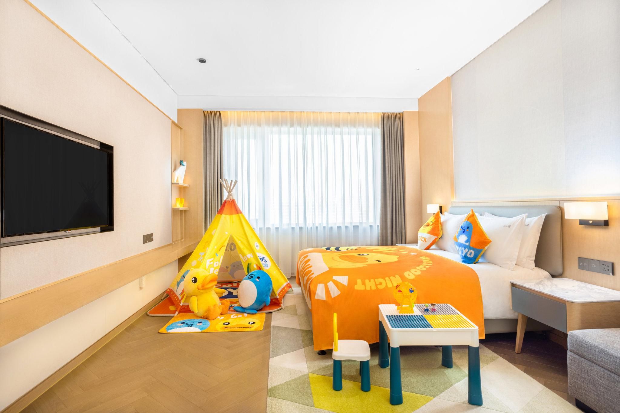 1 King Bed Standard Kids Theme