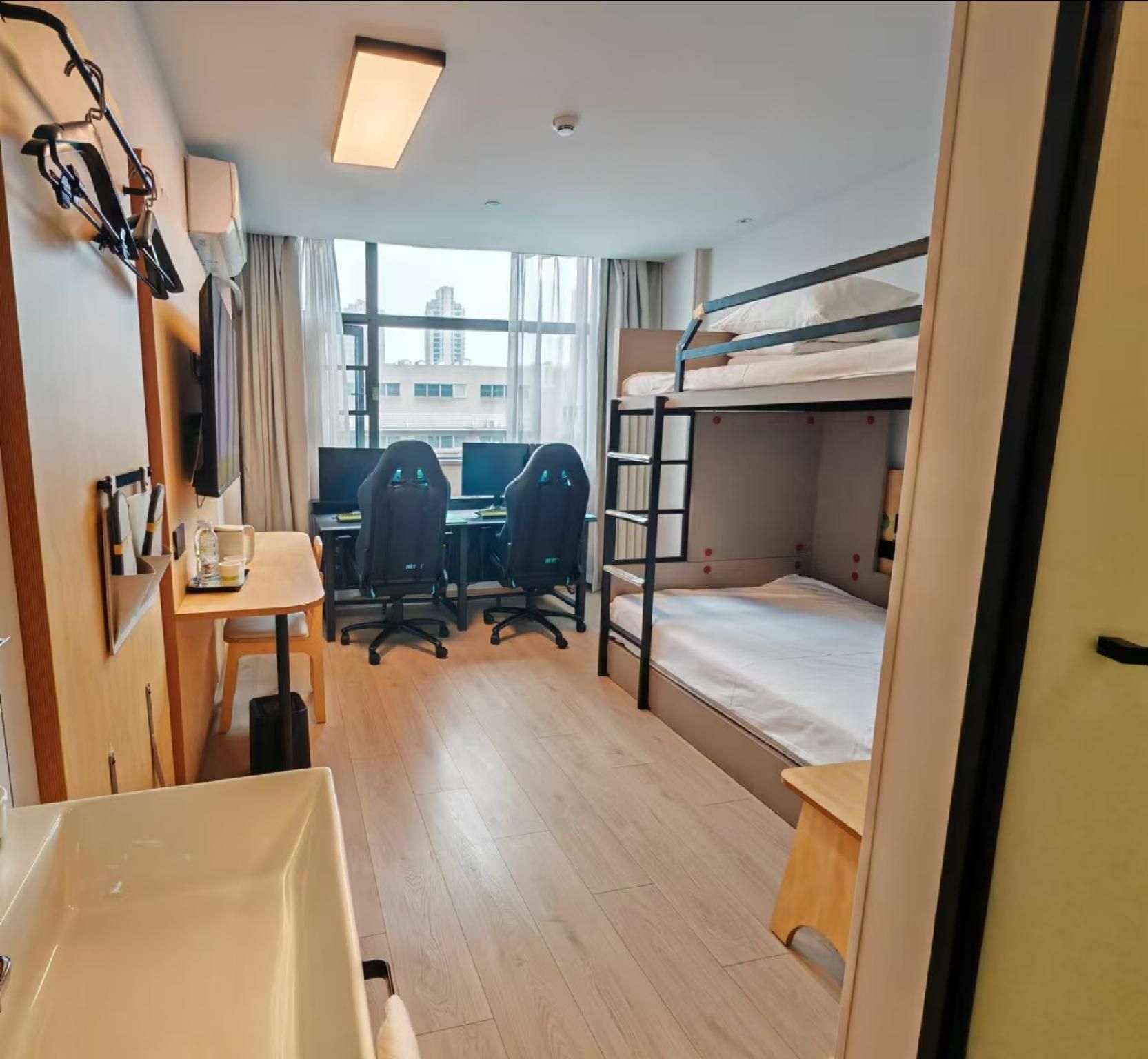 4060 Comfort Twin Room