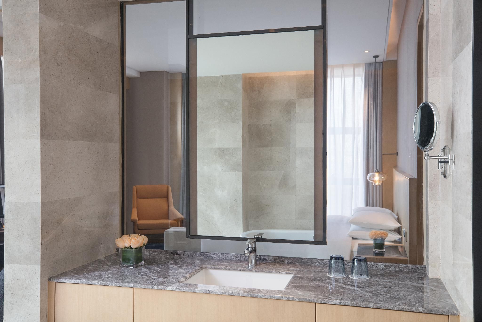 executive lounge access, 1 bedroom presidential suite, 1 king, sofa bed