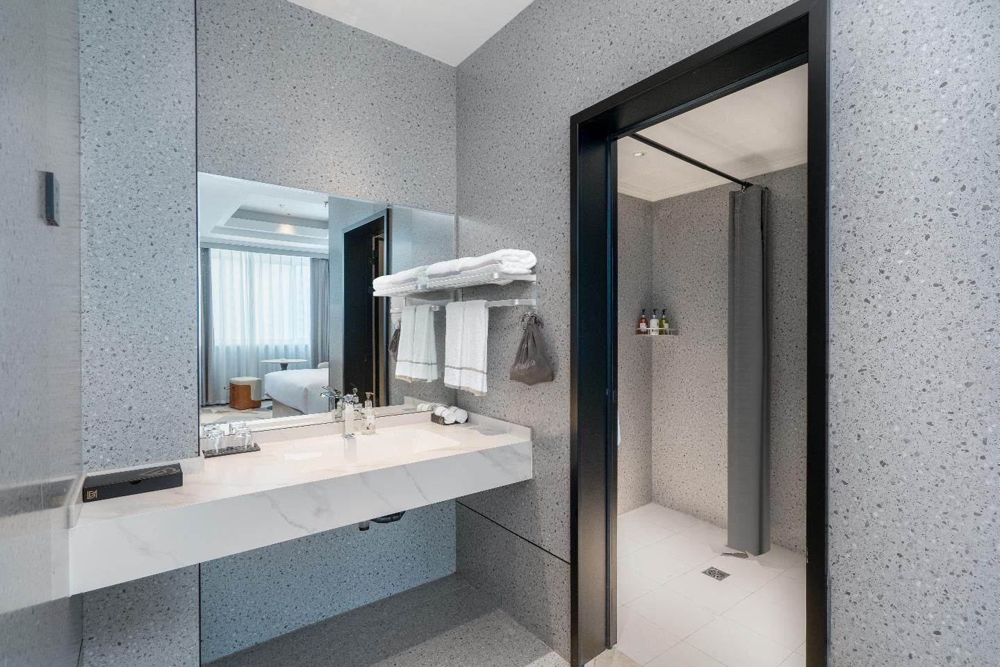 Dossen - Executive Suite