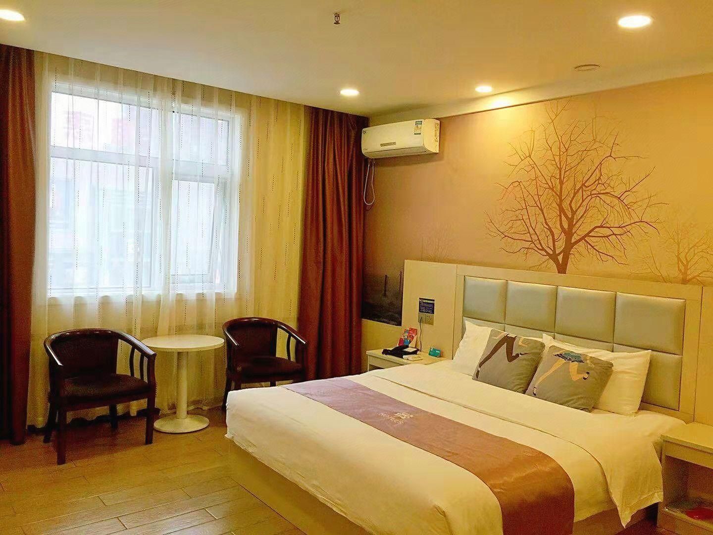Business Queen Room