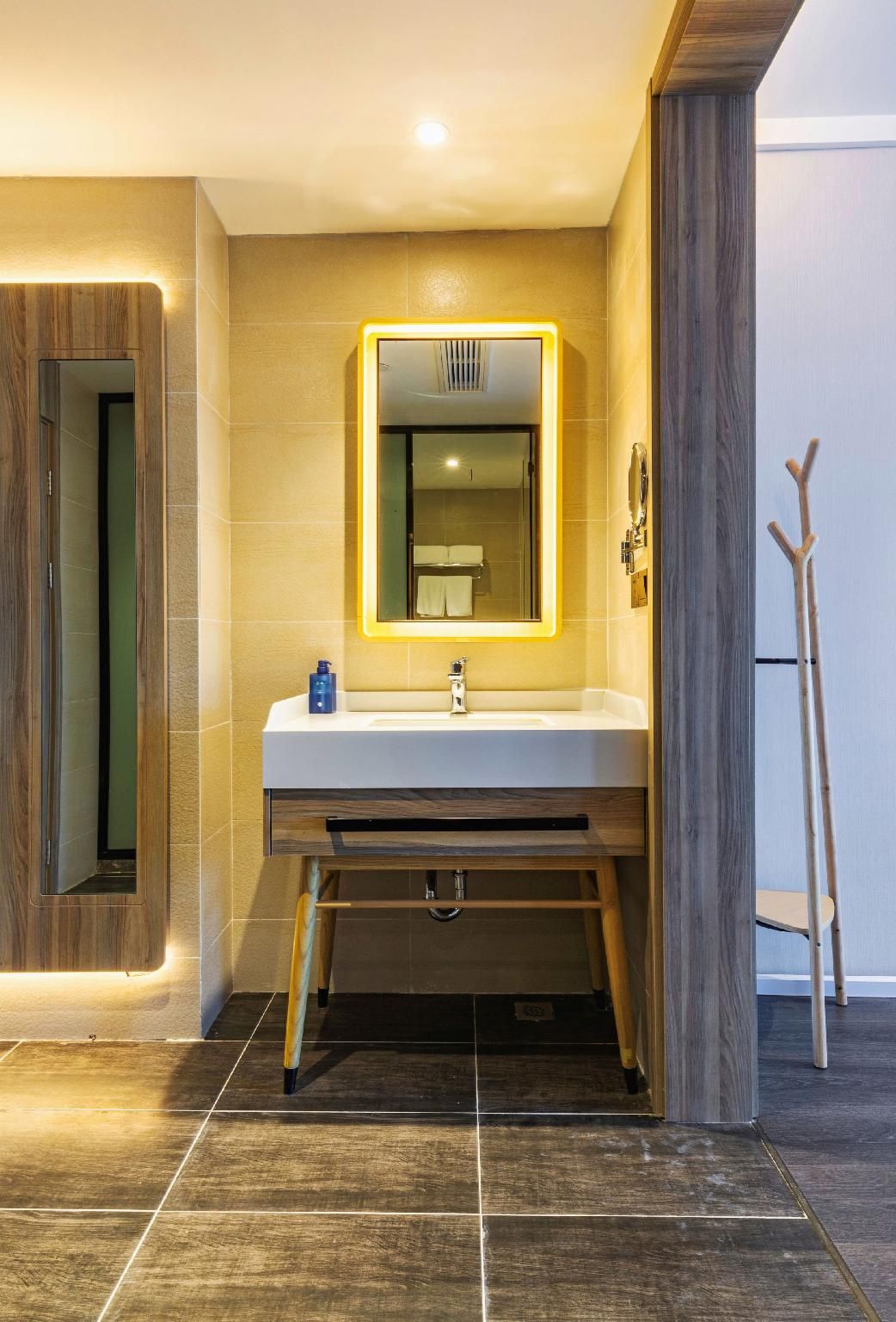 cc58de5ec78b4845c7d51bc0e09c2582