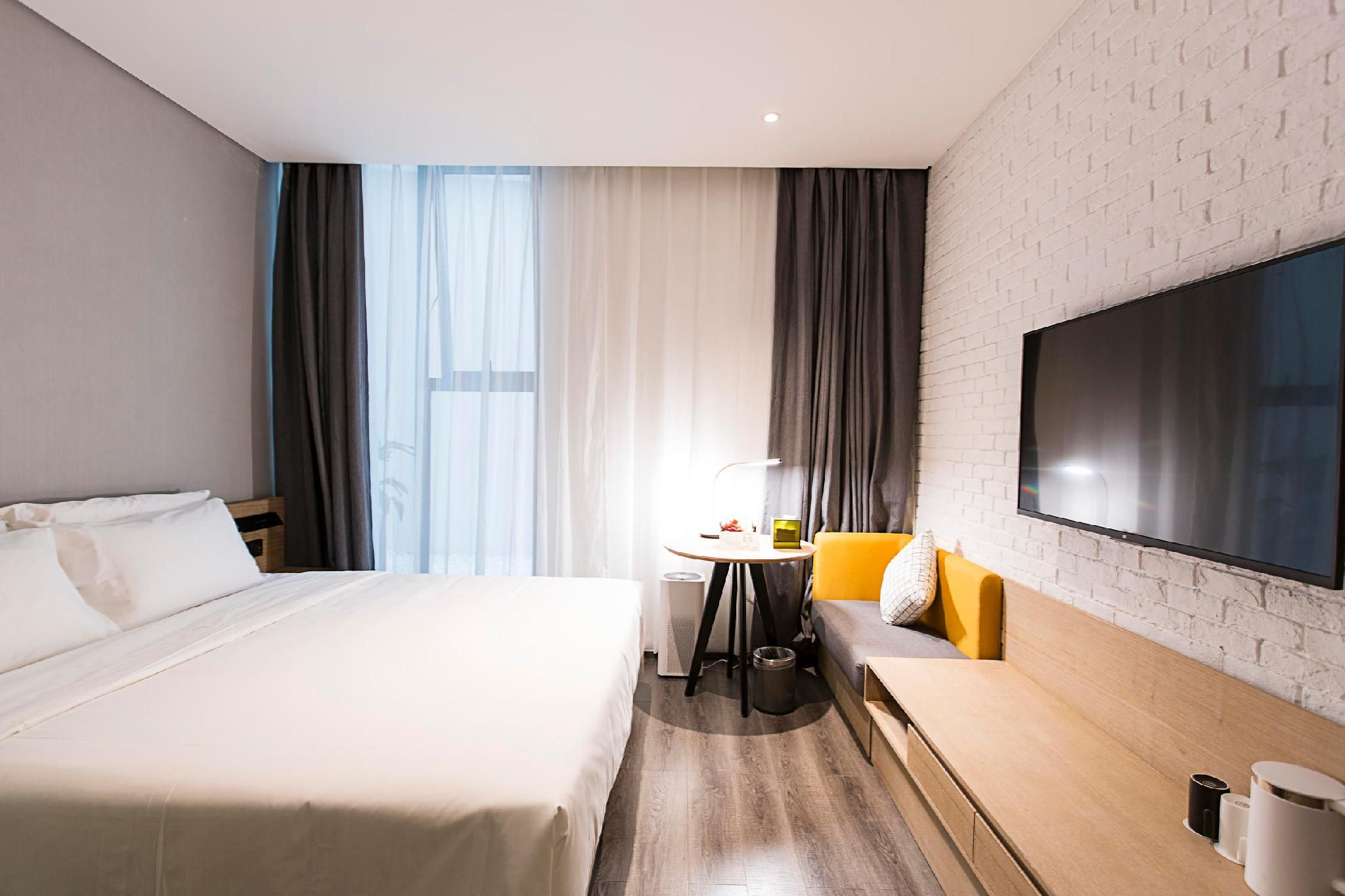 Comfort Queen Room