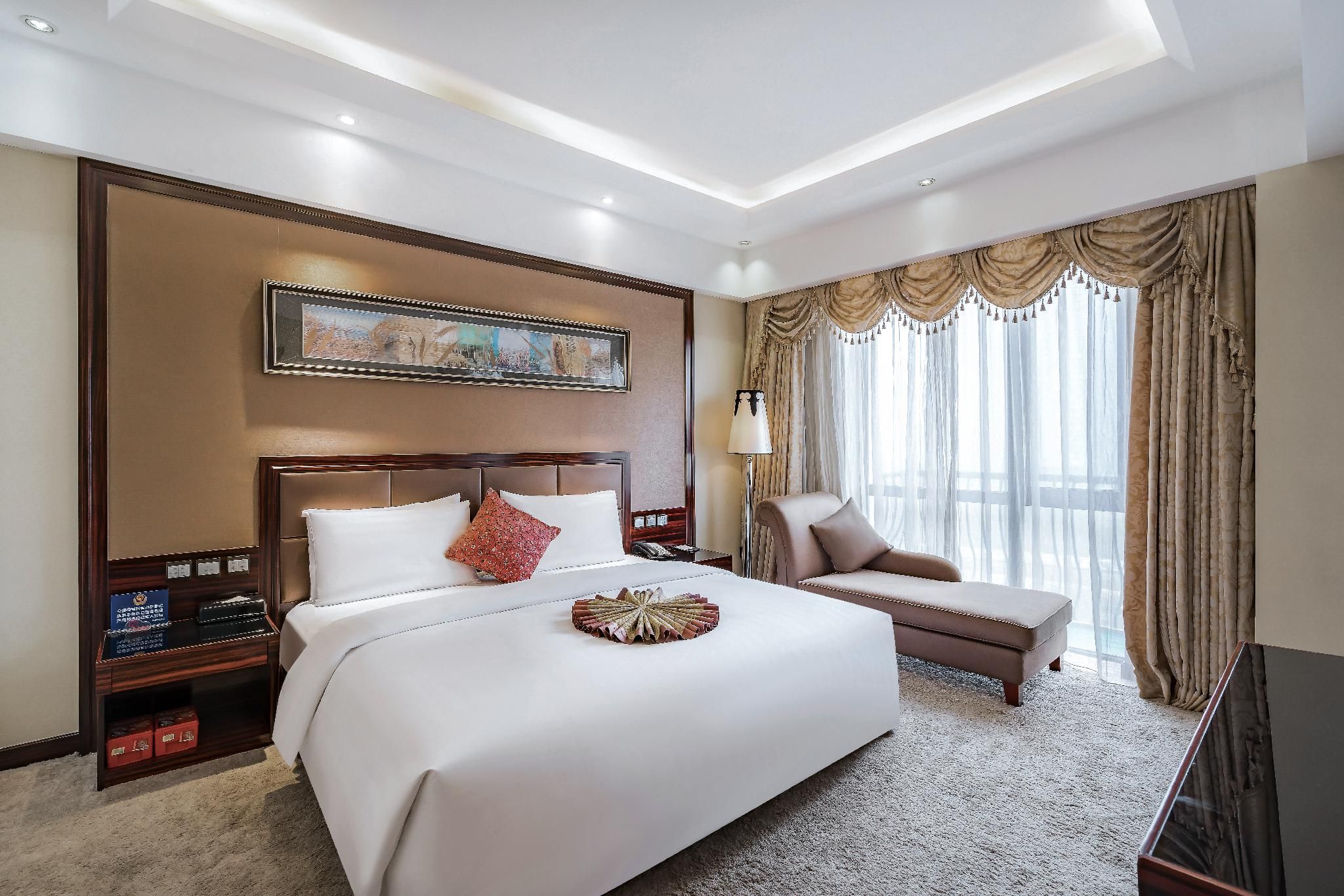 Business Suite Room