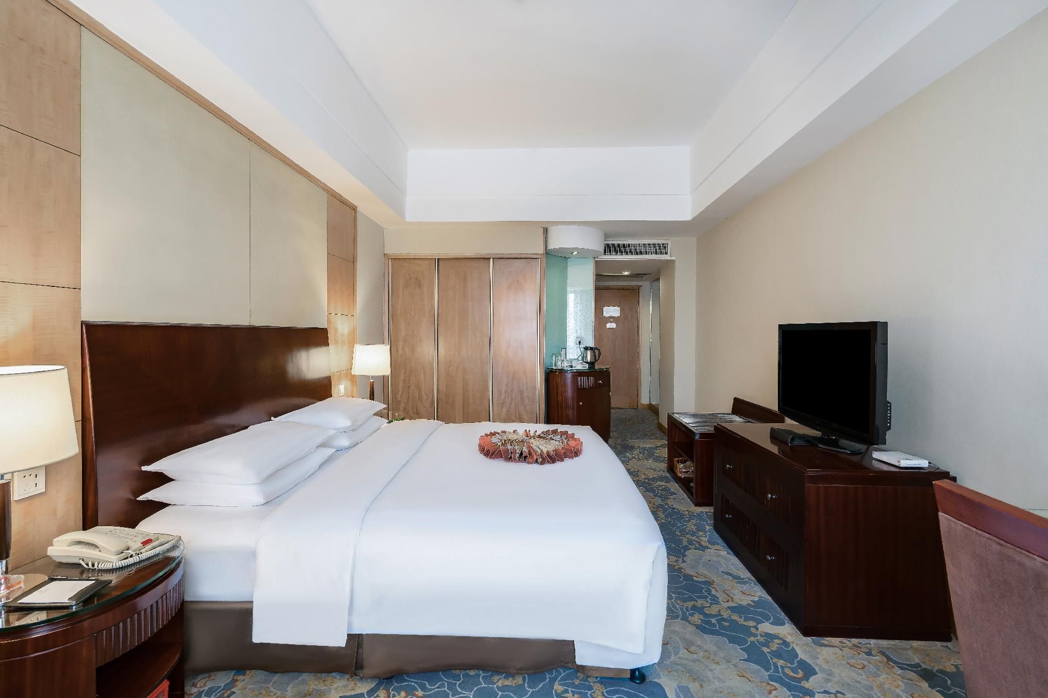 Queen Superior Room