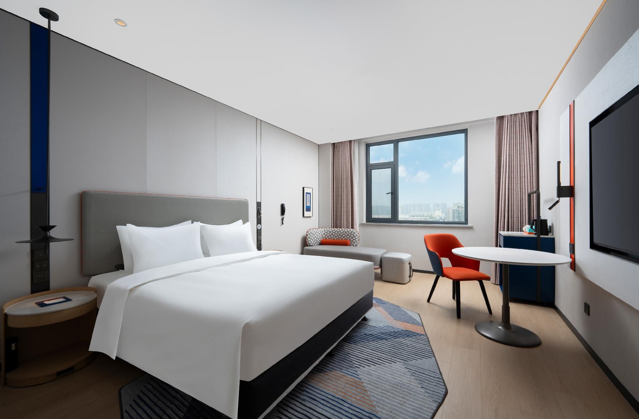 1 King Standard High Floor