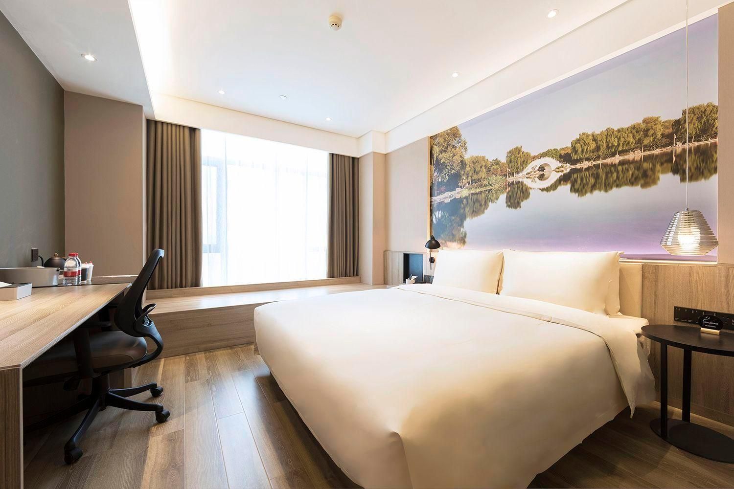 Superior Queen Room with View