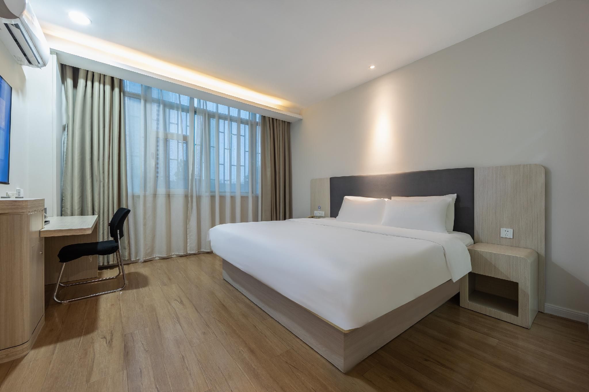 Queen Superior Room