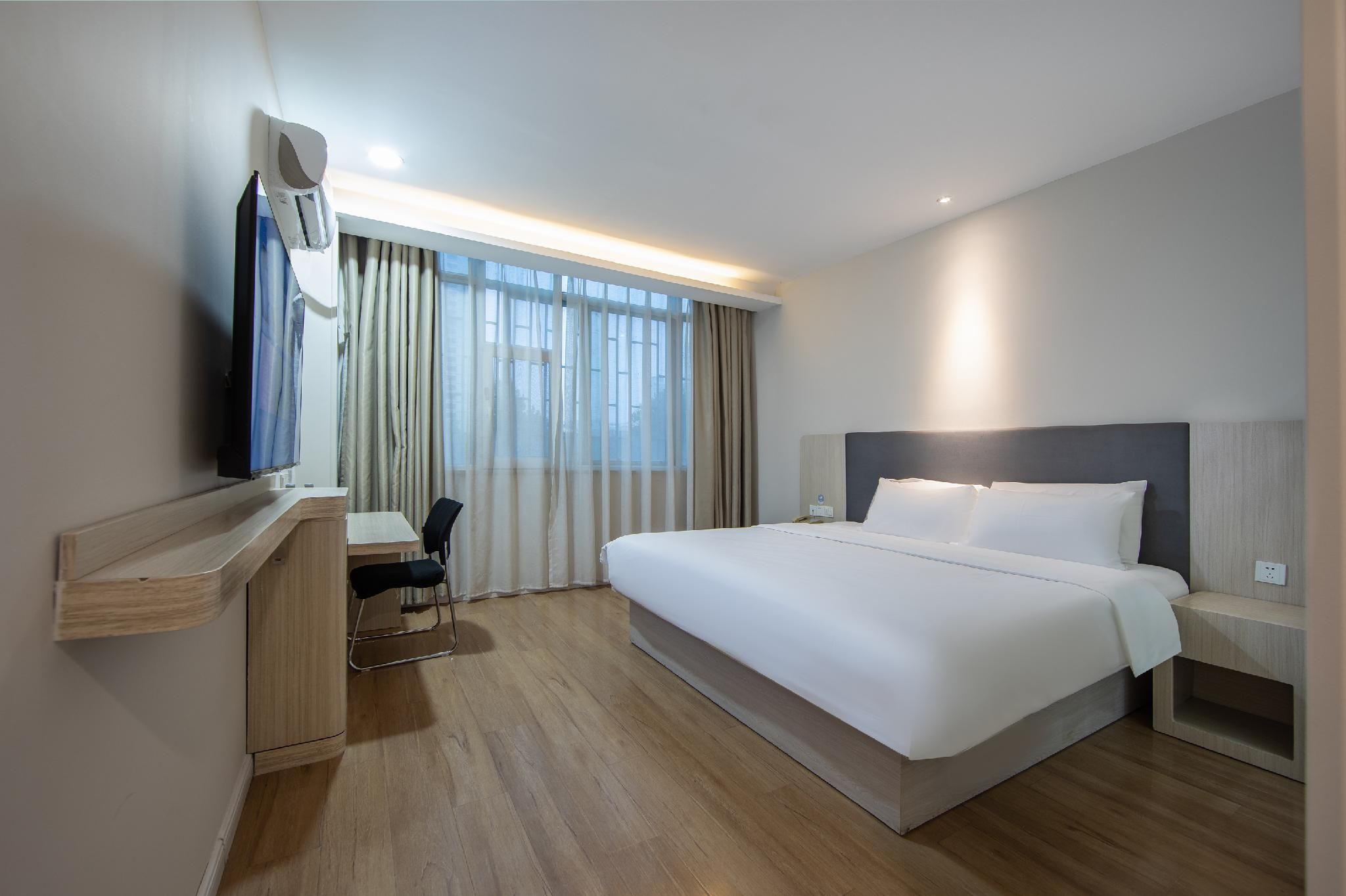 Queen Superior Room