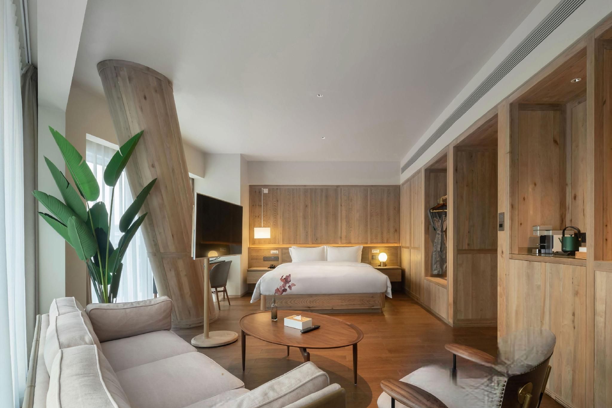 Rezen - FS Golden Phoebe Suite