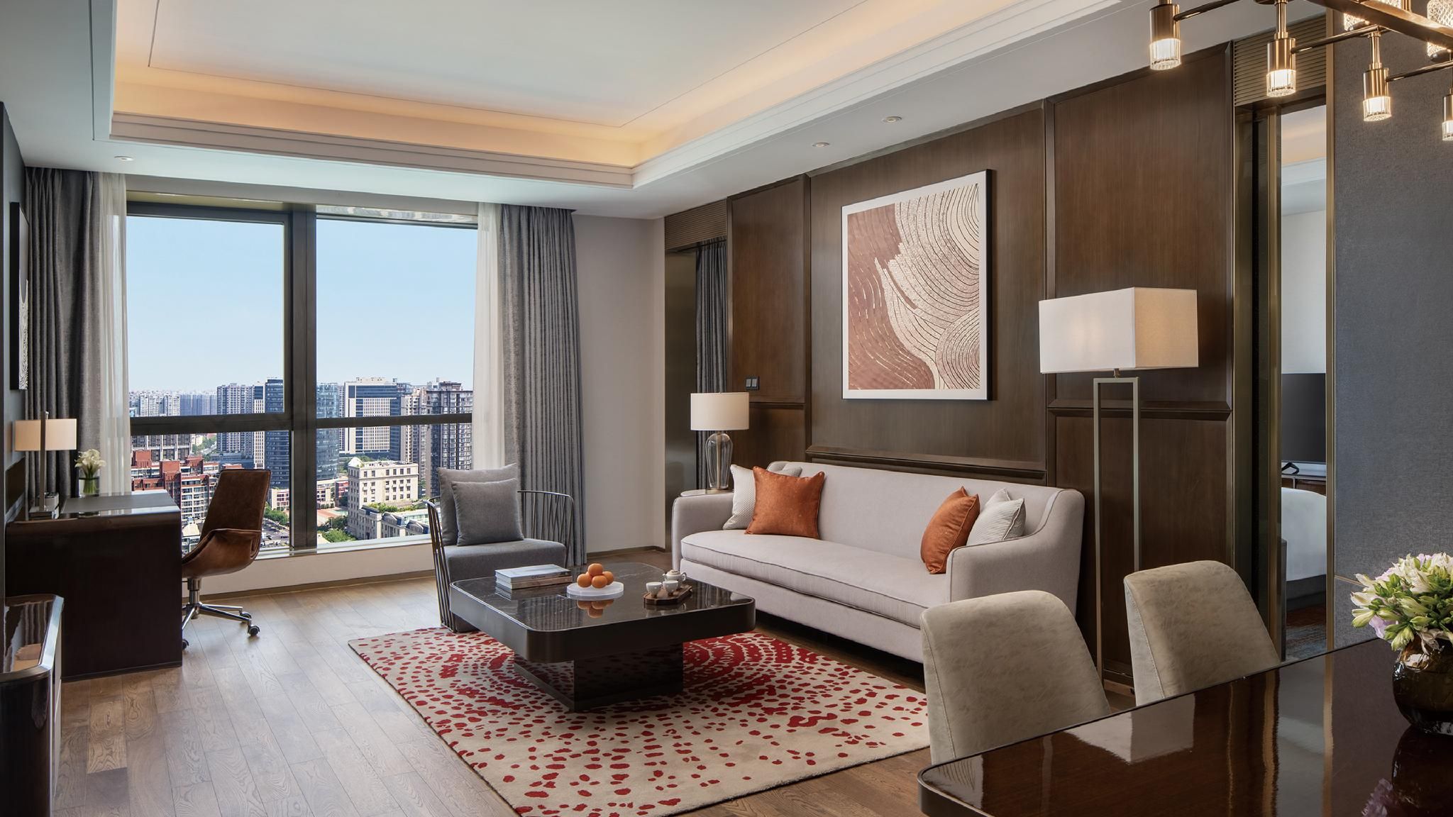 1 Bedroom Suite Dining Area