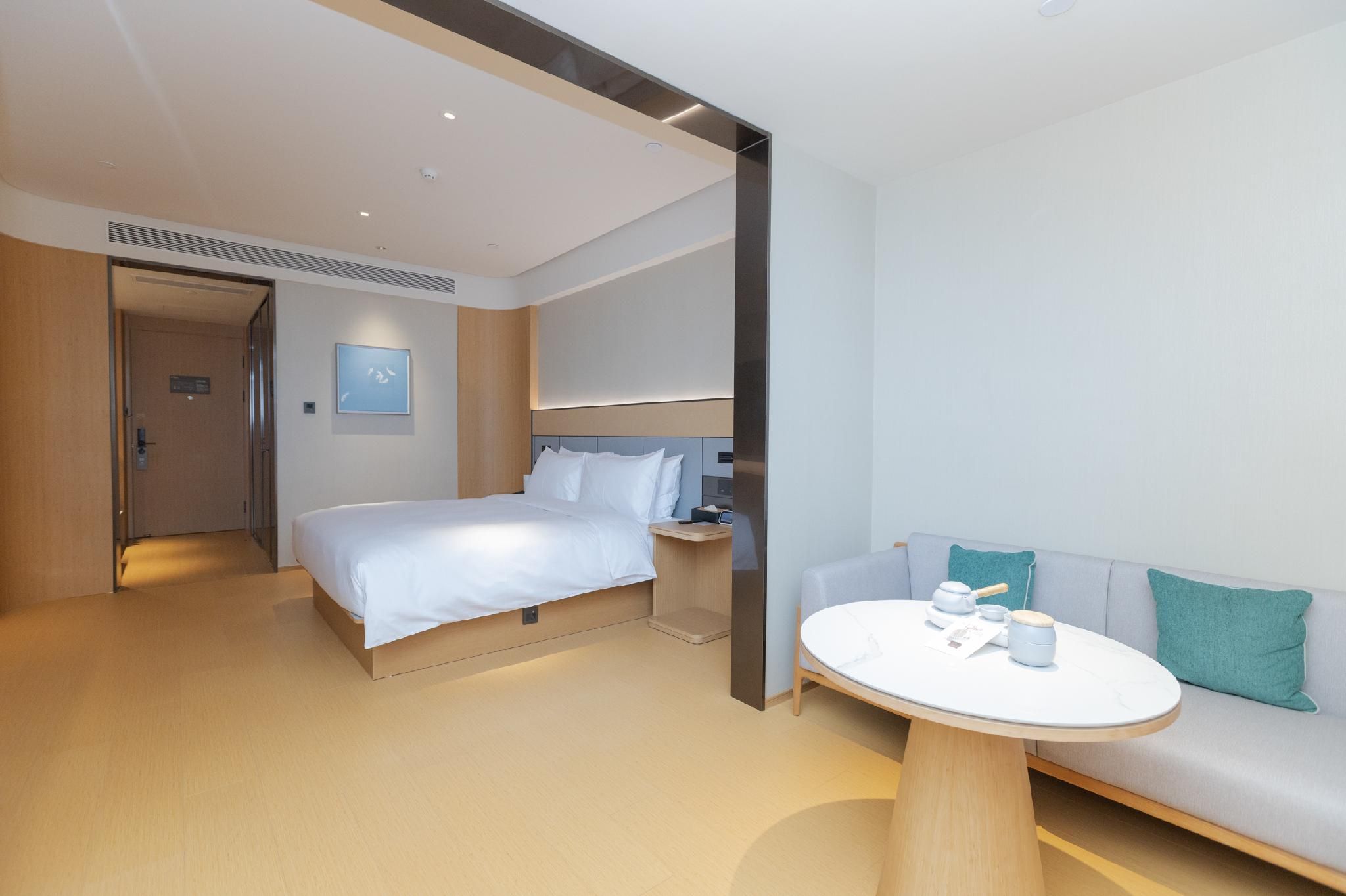 Business Queen Bed Room