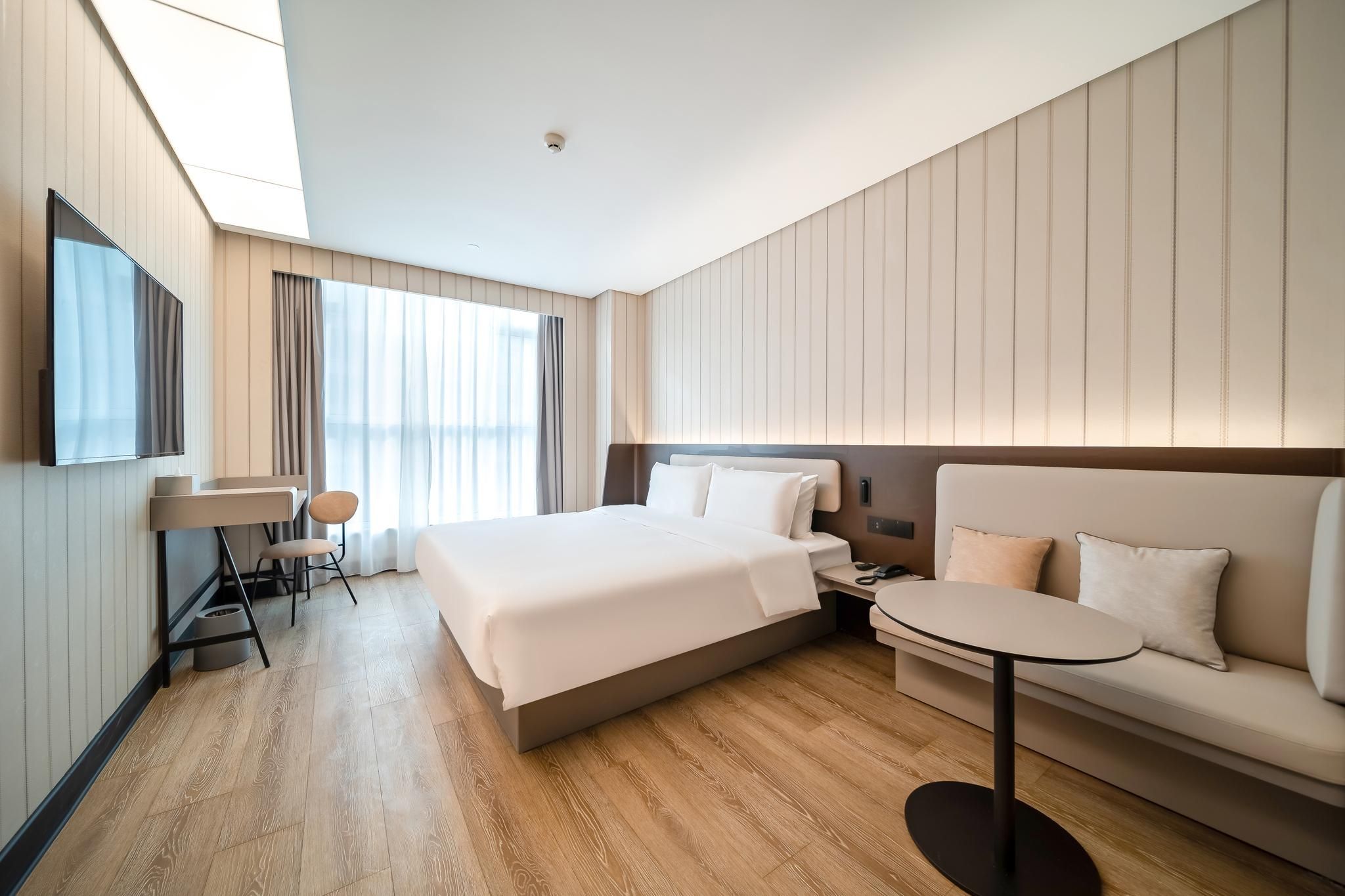 Queen Superior Room