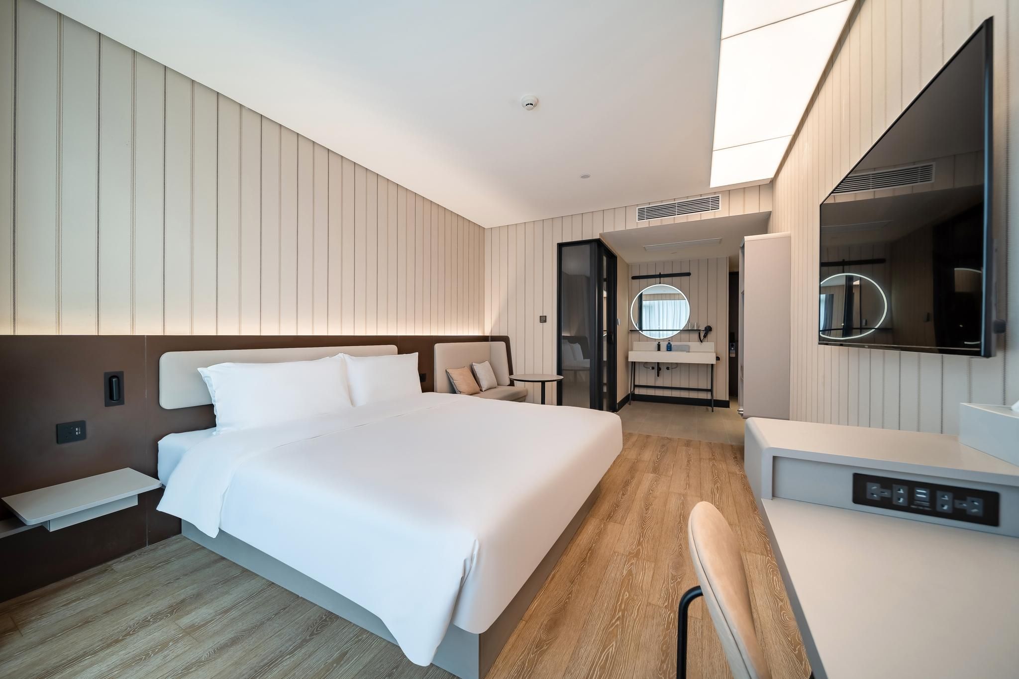 Queen Superior Room