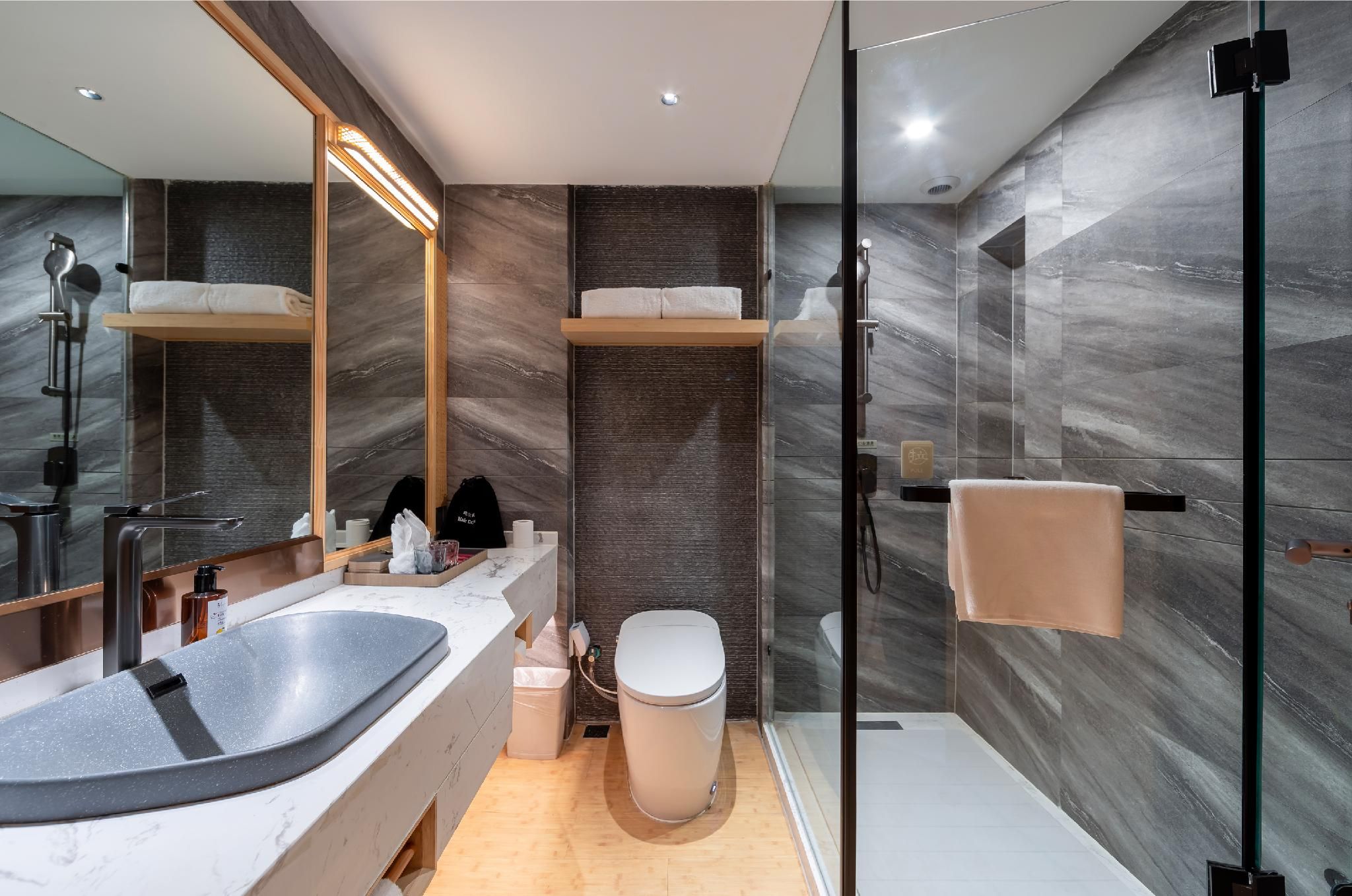 Executive, Larger Guest room, 1 Queen