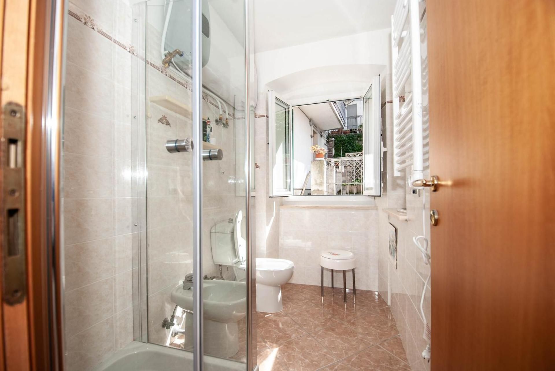Apartment with Sea View, Via Rollandi 84