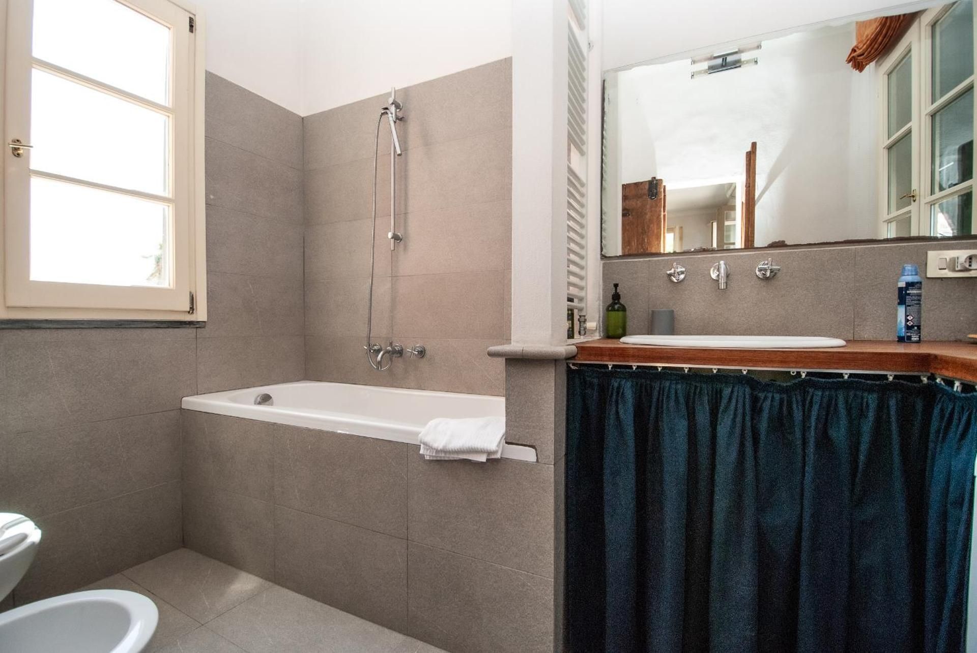 Three-Bedroom Apartment with Sea View Piazza Castello 14