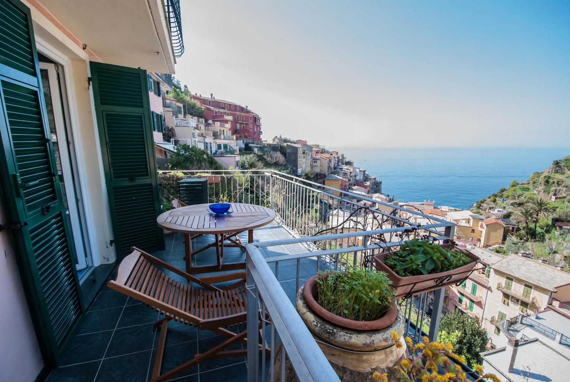 Duplex Apartment, Via Rollandi 98