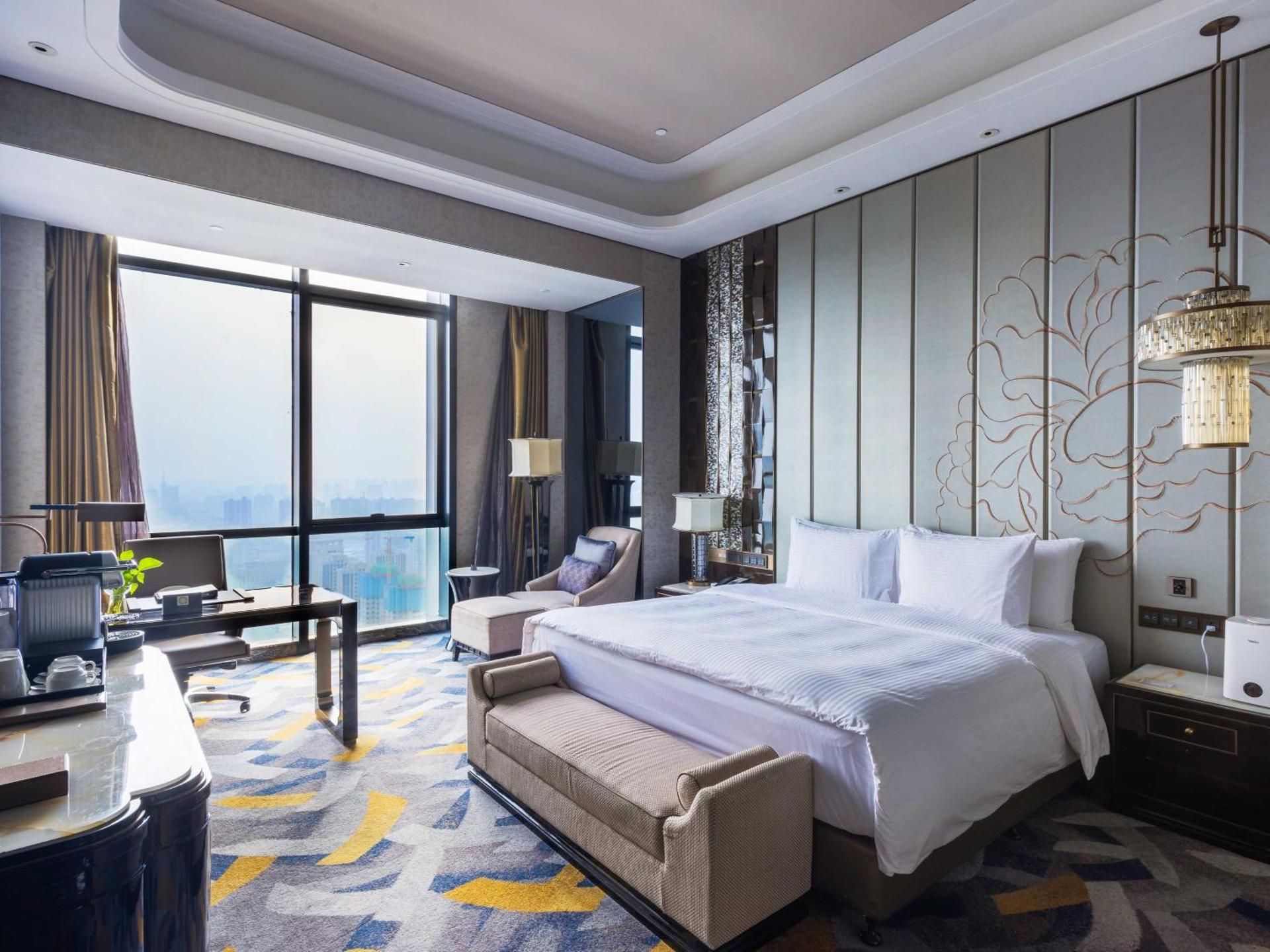 Executive Queen Room