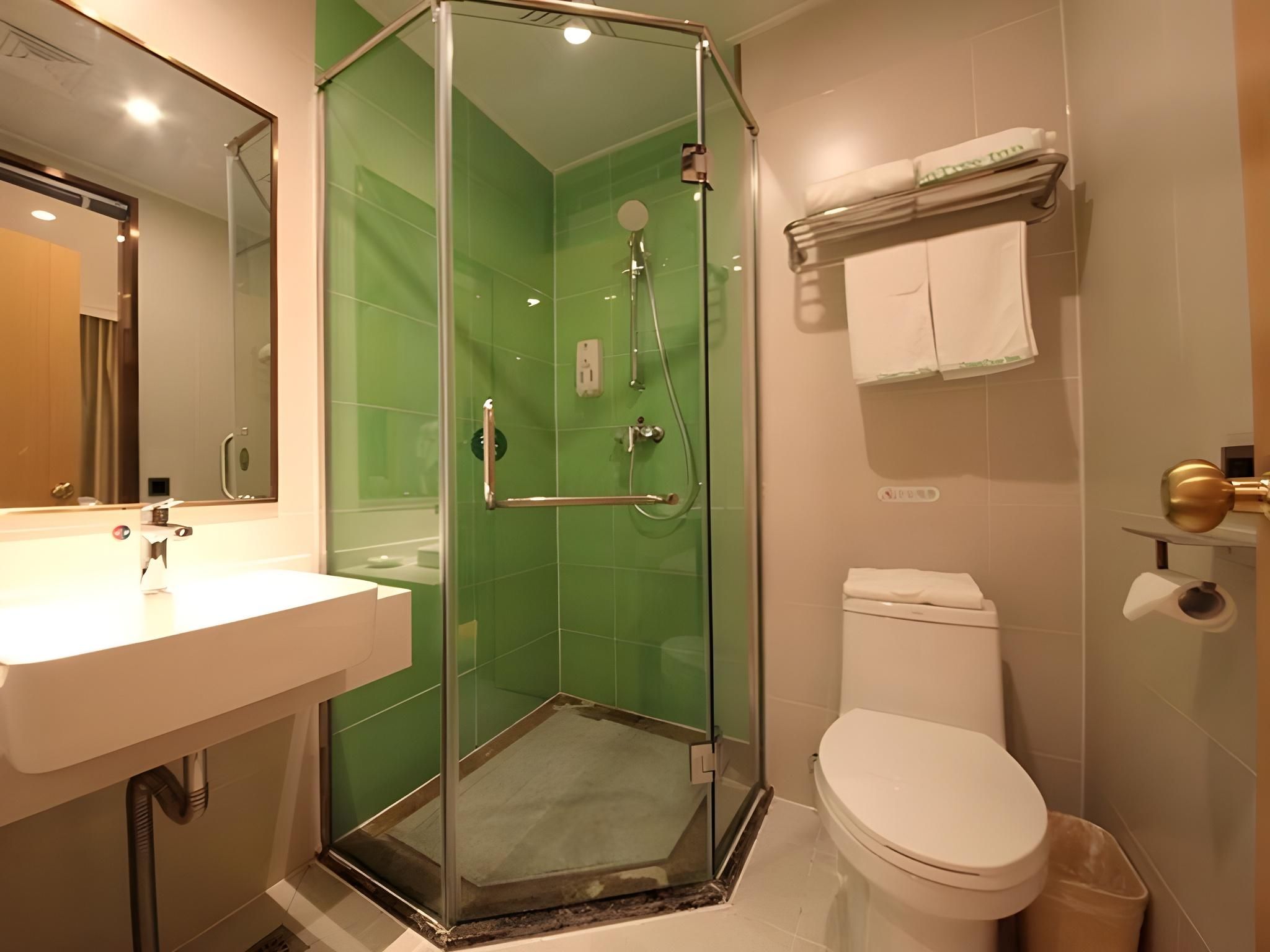 Business Queen Room