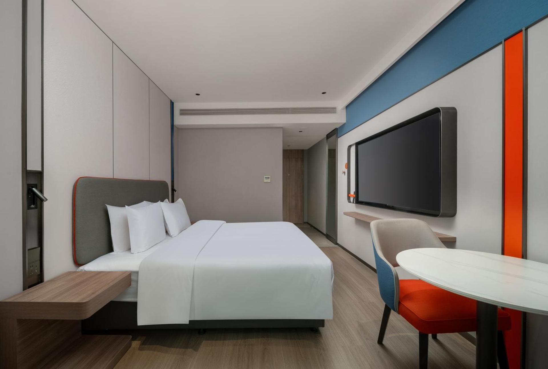 Standard king room