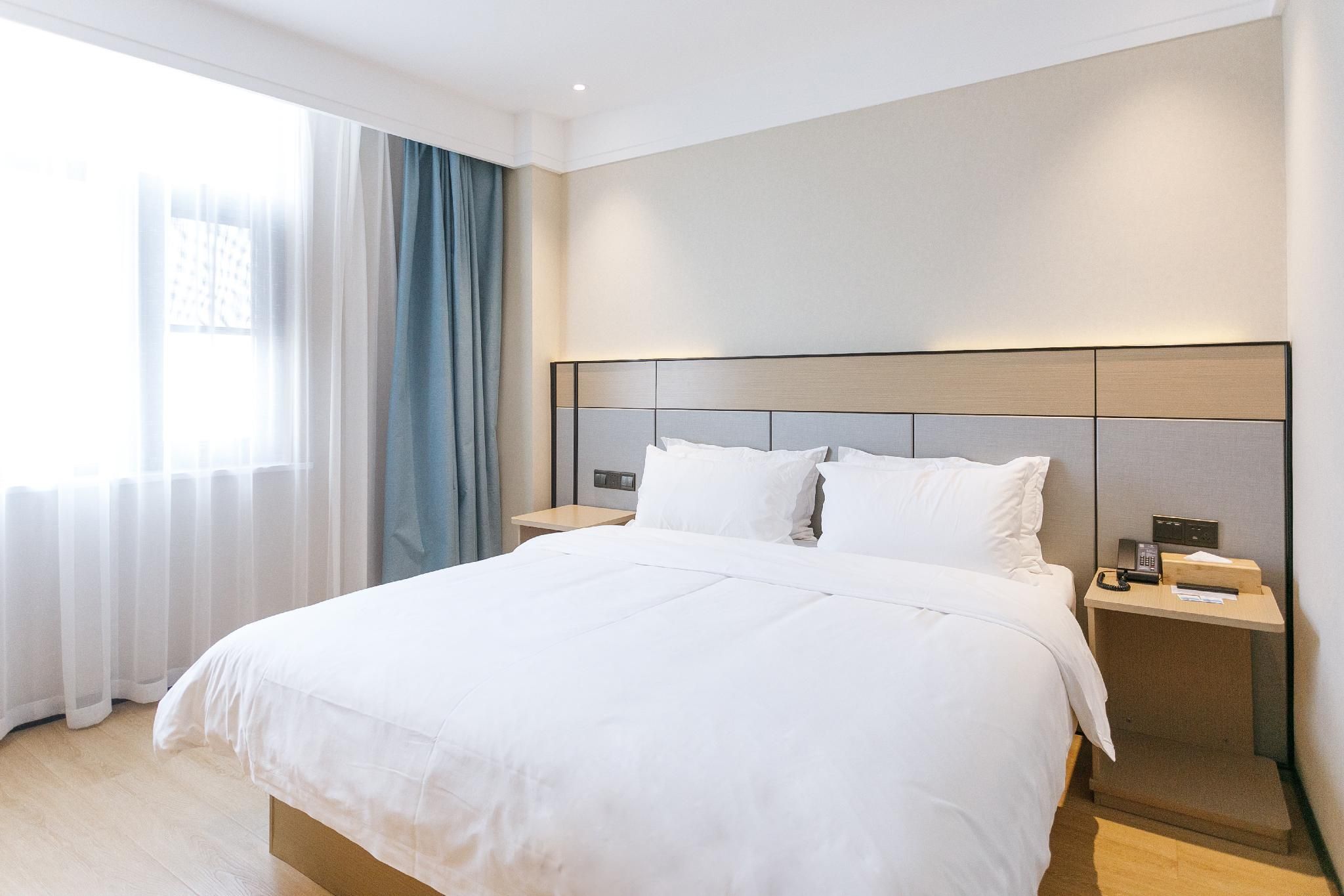 Queen Superior Room