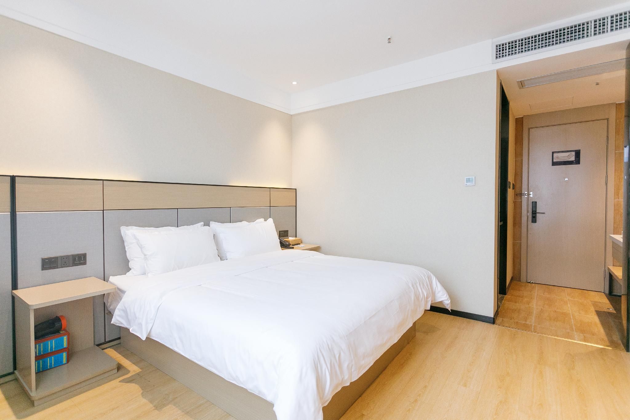 Queen Superior Room