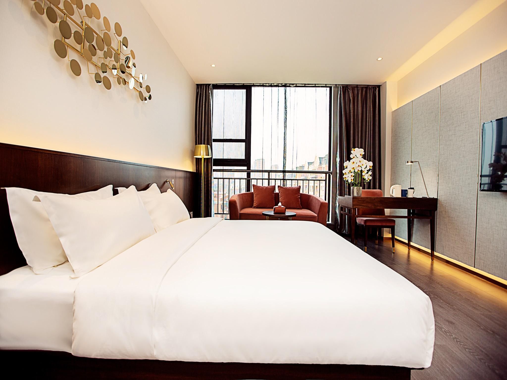 Business Queen Bed Room