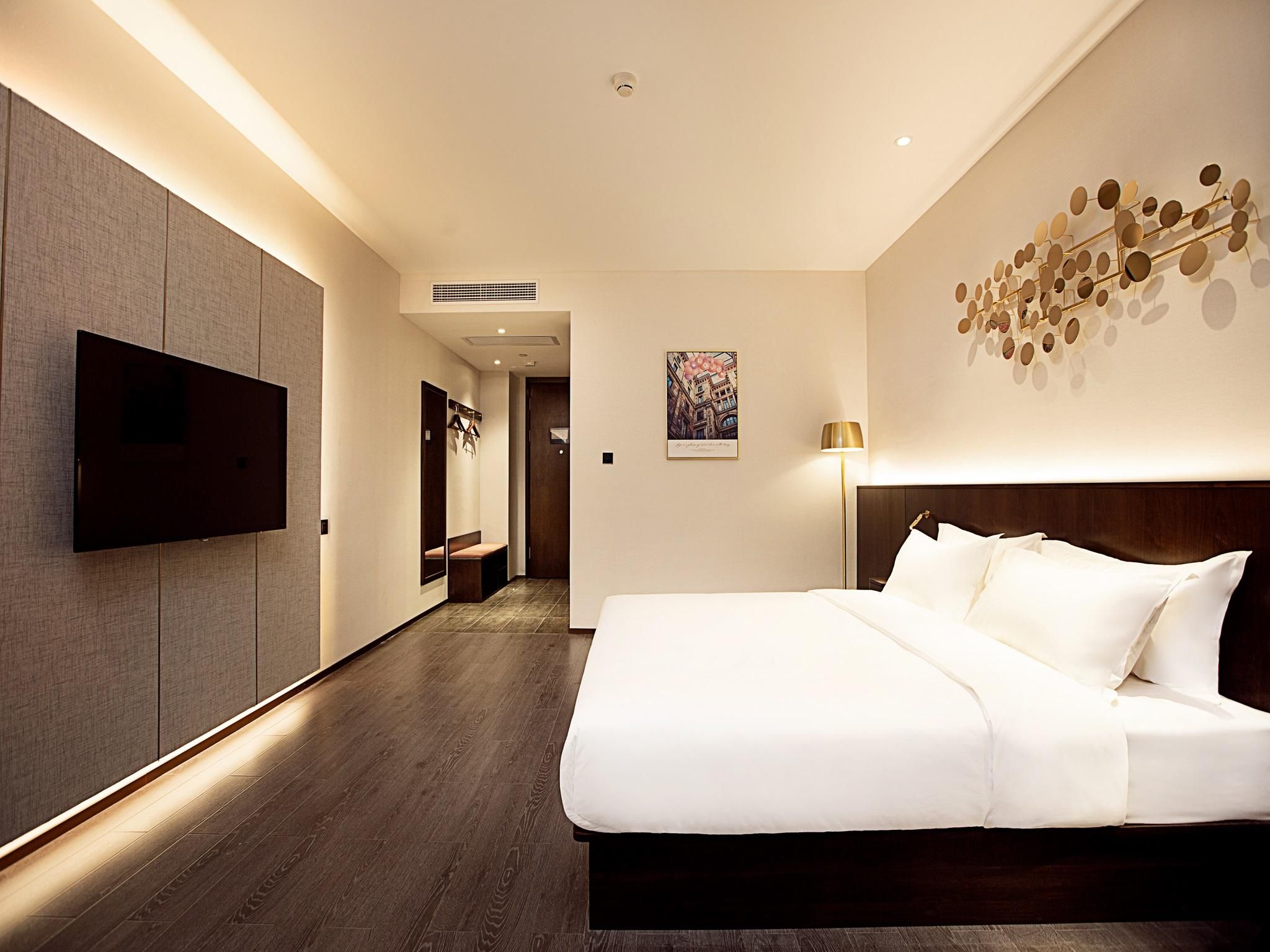Business Queen Bed Room