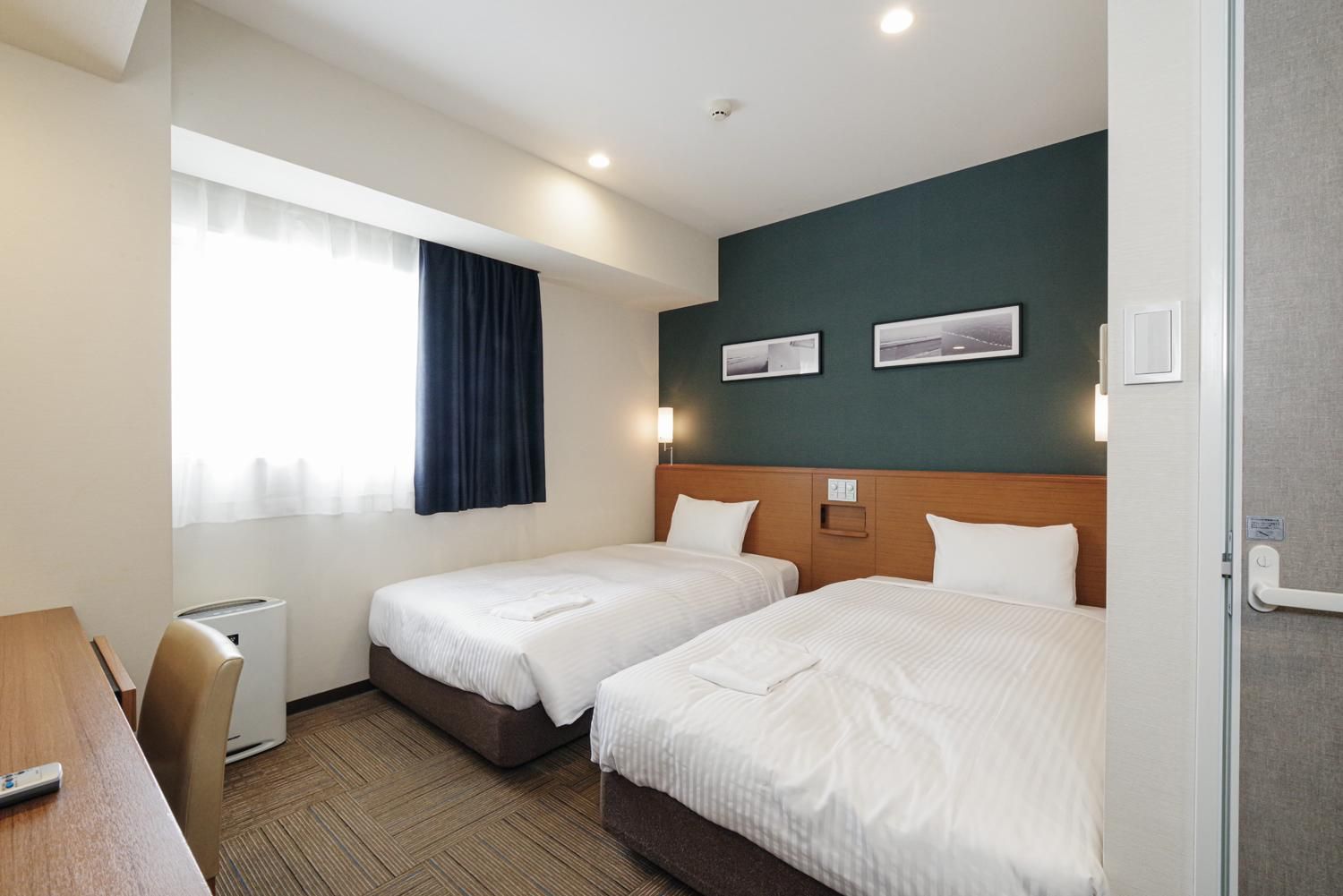 Twin Bedroom - Smoking