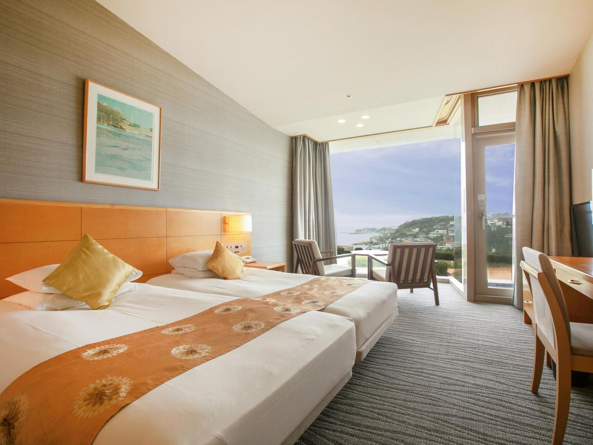 Hollywood Twin Room with Mt.Fuji and Enoshima View -16:00 Check in -10:00 am Check out - Non-Smoking