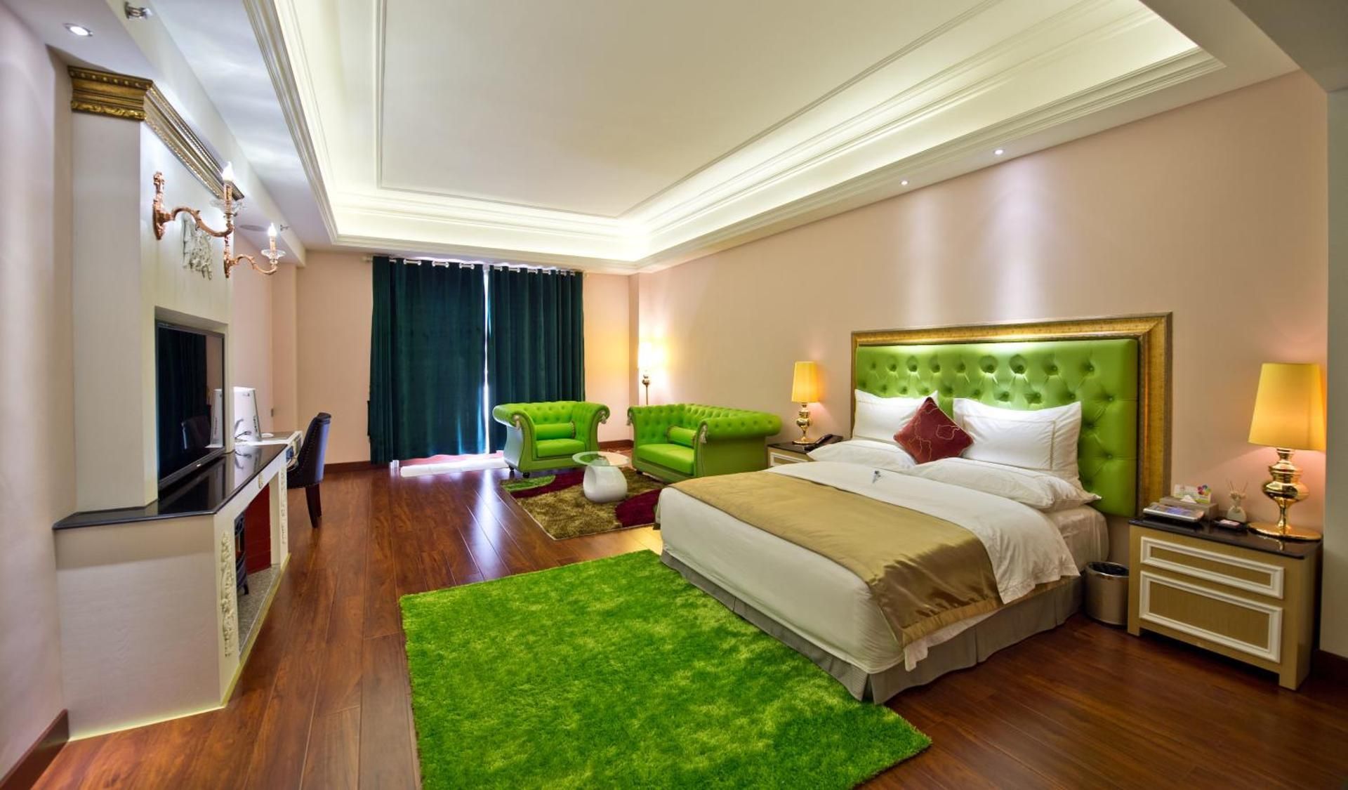 Deluxe Business Suite