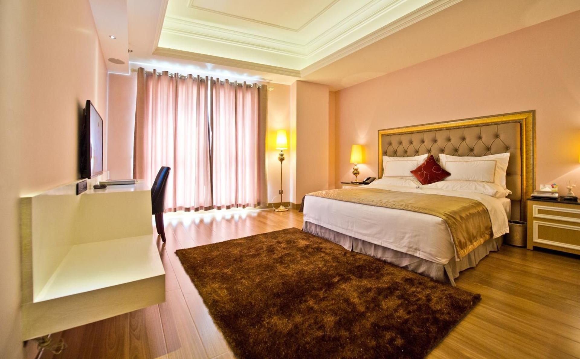 Deluxe Queen Room