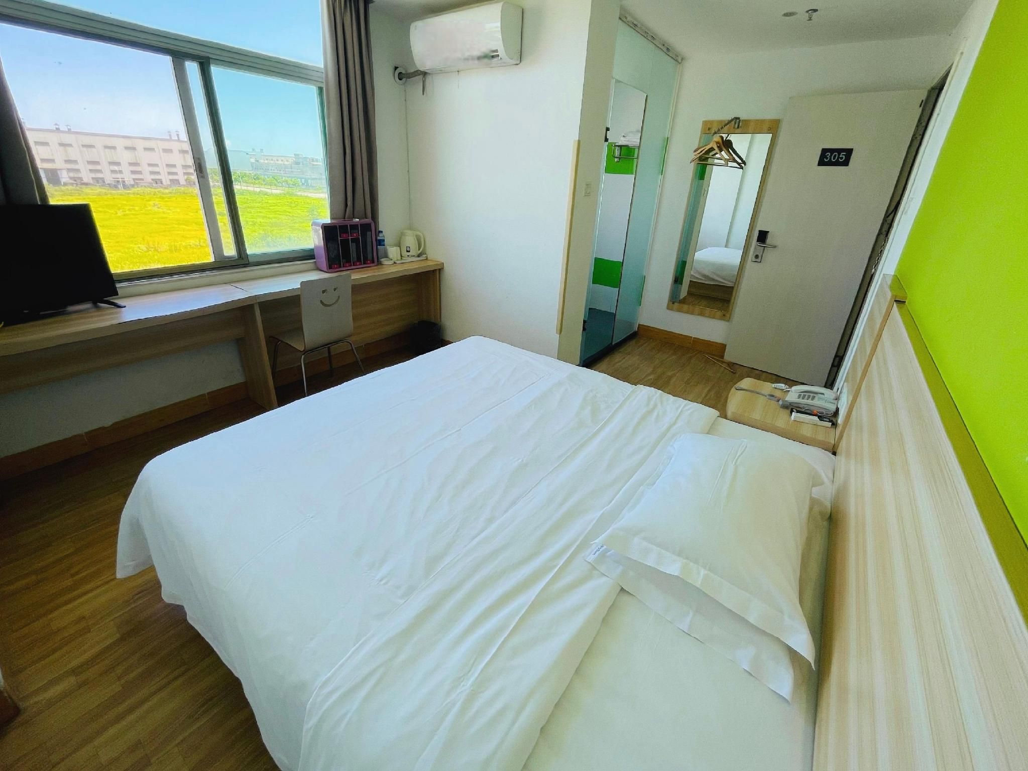 Economy Room