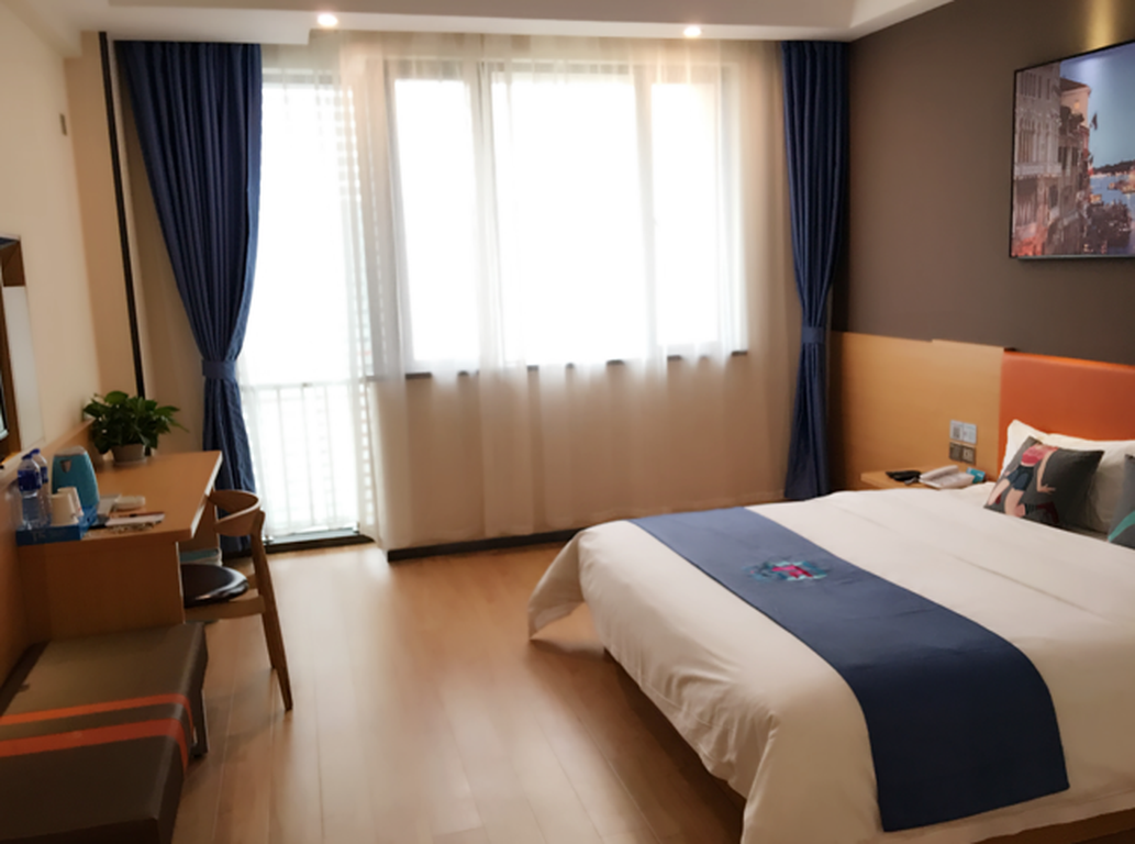 Business Queen Room
